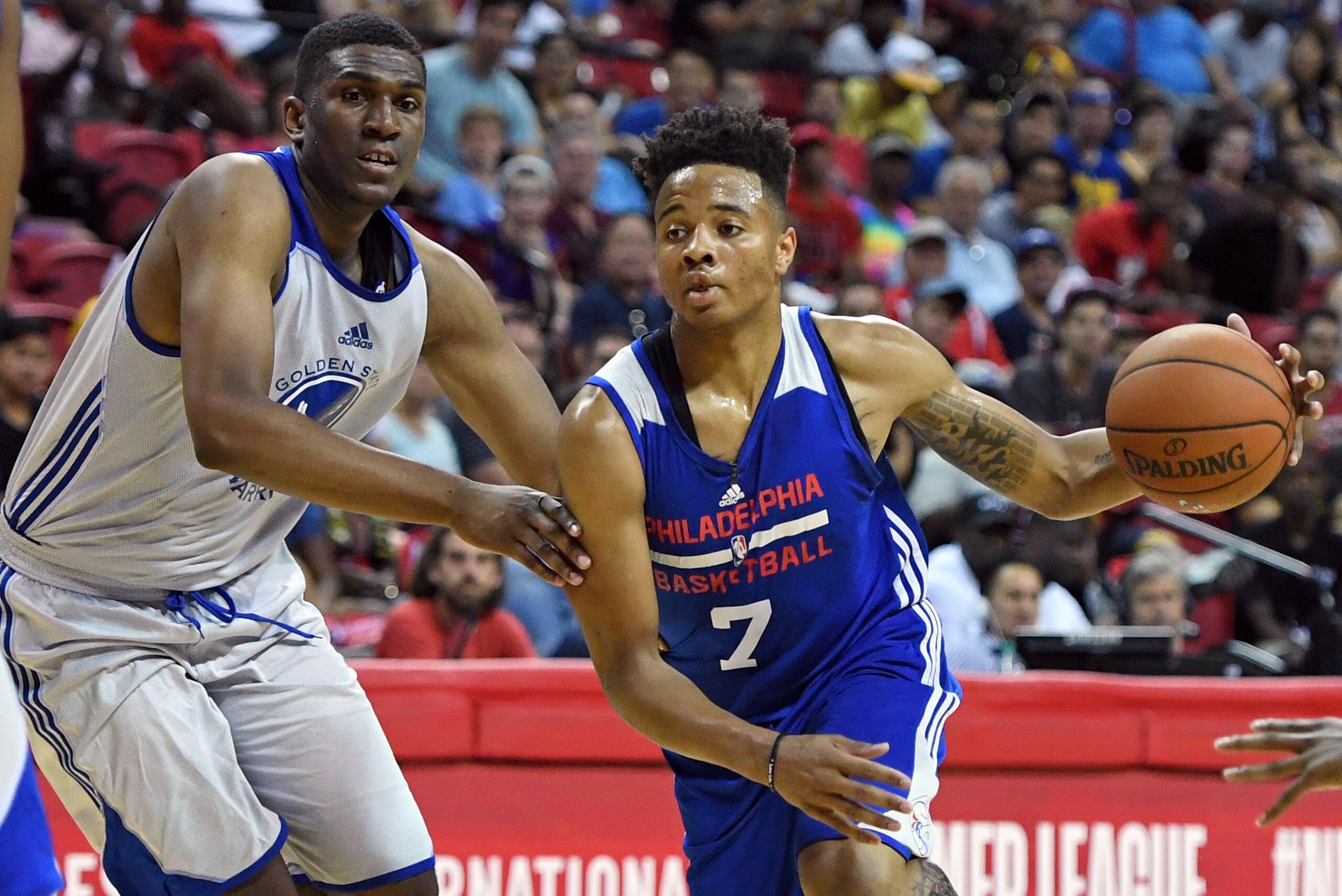 LAS VEGAS, NV - JULY 08: Markelle Fultz #7 of the Philadelphia 76ers drives against Kevon Looney #5 of the Golden State Warriors during the 2017 Summer League at the Thomas & Mack Center on July 8, 2017 in Las Vegas, Nevada. NOTE TO USER: User expressly LAS VEGAS, NV - JULY 08: Markelle Fultz #7 of the Philadelphia 76ers drives against Kevon Looney #5 of the Golden State Warriors during the 2017 Summer League at the Thomas & Mack Center on July 8, 2017 in Las Vegas, Nevada. NOTE TO USER: User expressly