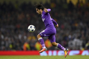 CARDIFF, WALES - JUNE 03: Isco of Real Madrid in action during the UEFA Champions League Final between Juventus and Real Madrid at National Stadium of Wales on June 3, 2017 in Cardiff, Wales.  (Photo by Laurence Griffiths/Getty Images)