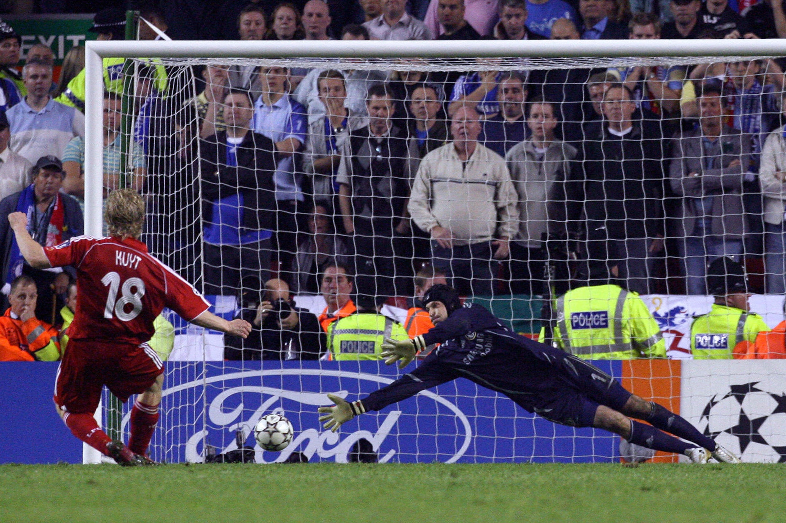 Liverpool, UNITED KINGDOM: Liverpool's Dutch forward Dirk Kuyt (L) scores the winning penalty past Chelsea's Czech goalkeeper Petr Cech to win the European Champions League semi final second leg football match at Anfield, Liverpool, north west England, 01 Liverpool, UNITED KINGDOM: Liverpool's Dutch forward Dirk Kuyt (L) scores the winning penalty past Chelsea's Czech goalkeeper Petr Cech to win the European Champions League semi final second leg football match at Anfield, Liverpool, north west England, 01