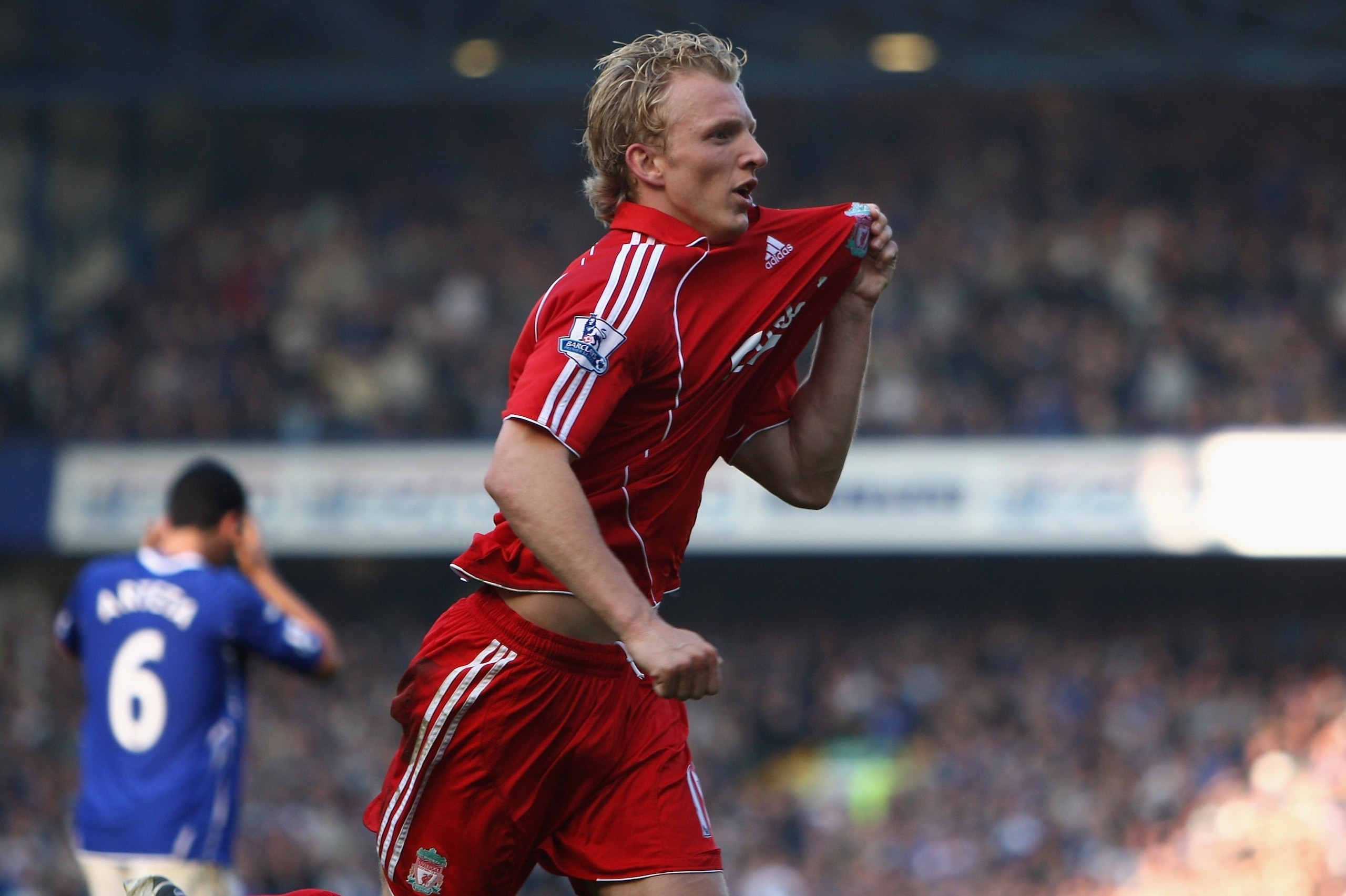 LIVERPOOL, UNITED KINGDOM - OCTOBER 20: Dirk Kuyt of Liverpool celebrates scoring the winning goal from the penalty spot during the Barclays Premier League match between Everton and Liverpool at Goodison Park on October 20, 2007 in Liverpool, England. (Ph LIVERPOOL, UNITED KINGDOM - OCTOBER 20: Dirk Kuyt of Liverpool celebrates scoring the winning goal from the penalty spot during the Barclays Premier League match between Everton and Liverpool at Goodison Park on October 20, 2007 in Liverpool, England. (Ph