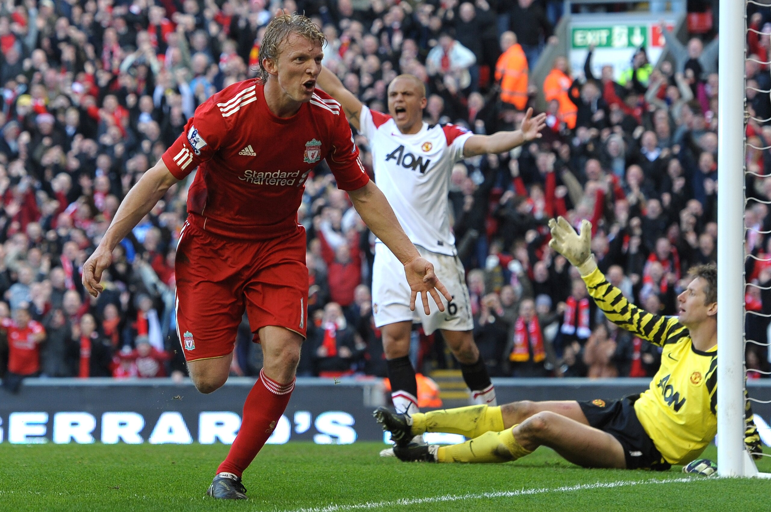 Liverpool's Dutch forward Dirk Kuyt (L) celebrates after scoring his third goal during the English Premier League football match between Liverpool and Manchester United at Anfield, Liverpool, northwest England, on March 6, 2011.AFP PHOTO/ PAUL ELLIS --- R Liverpool's Dutch forward Dirk Kuyt (L) celebrates after scoring his third goal during the English Premier League football match between Liverpool and Manchester United at Anfield, Liverpool, northwest England, on March 6, 2011.AFP PHOTO/ PAUL ELLIS --- R