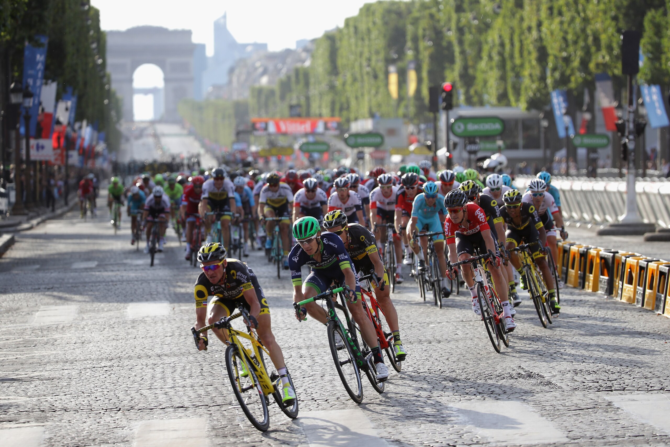 PARIS, FRANCE - JULY 24:  The peloton ride away from The Arc de Triomph during stage twenty one of the 2016 Le Tour de France, from Chantilly to Paris Champs-Elysees on July 24, 2016 in Paris, France.  (Photo by Chris Graythen/Getty Images)