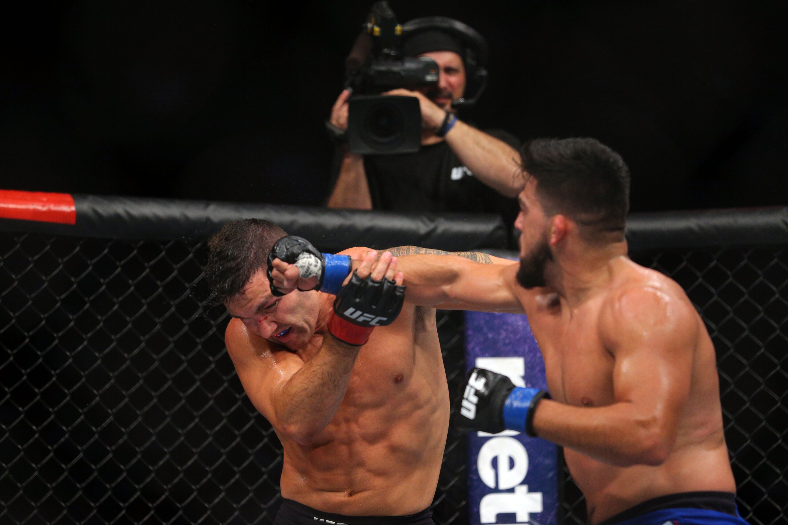 Jul 22, 2017; Long Island, NY, USA; Chris Weidman (red gloves) fights Kelvin Gastelum during UFC Fight Night at Nassau Coliseum. Mandatory Credit: Brad Penner-USA TODAY Sports