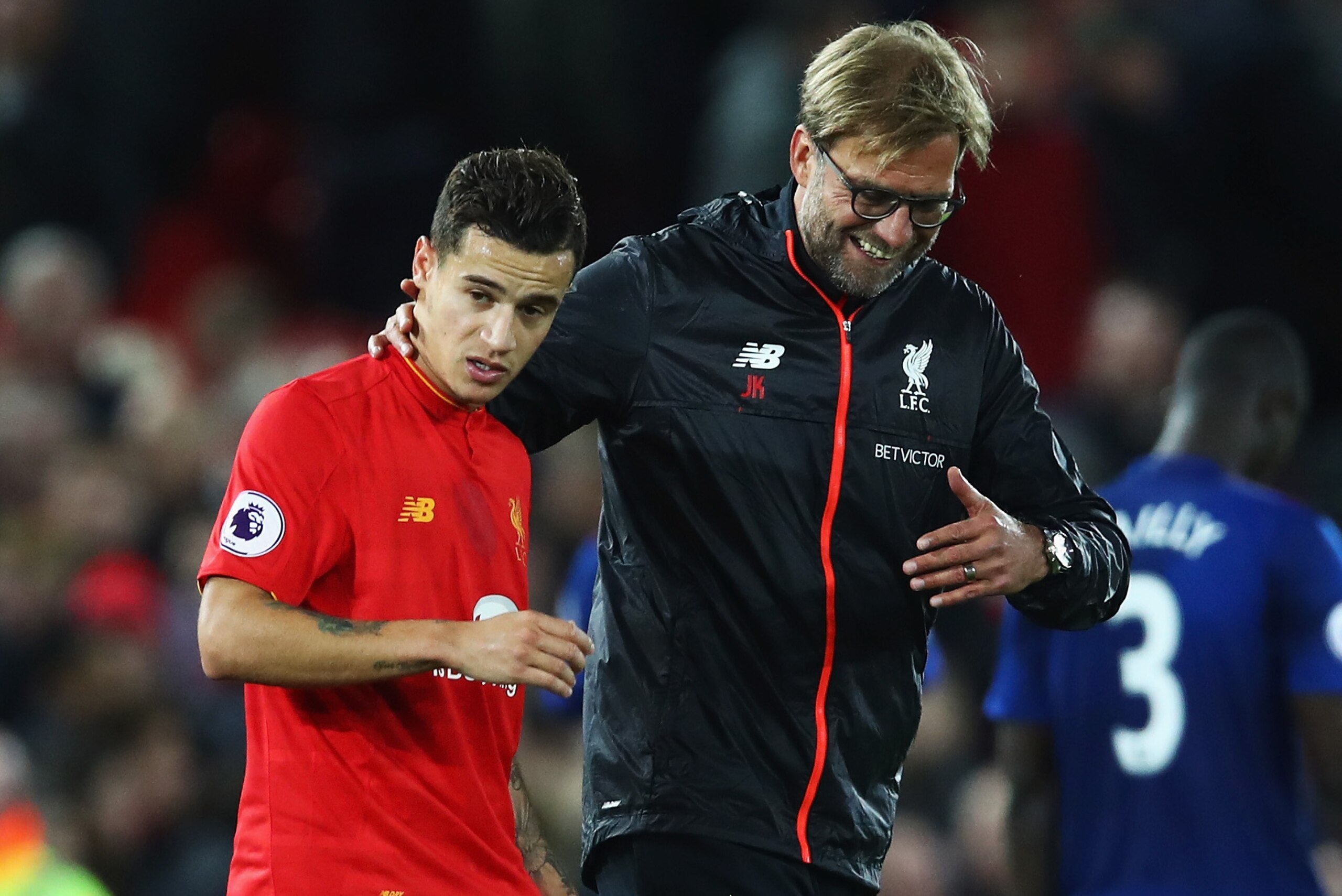 LIVERPOOL, ENGLAND - OCTOBER 17:  Jurgen Klopp, Manager of Liverpool talks with Philippe Coutinho of Liverpool after the Premier League match between Liverpool and Manchester United at Anfield on October 17, 2016 in Liverpool, England.  (Photo by Clive Br