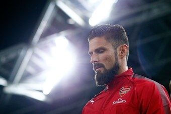 SYDNEY, AUSTRALIA - JULY 15:  Olivier Giroud of Arsenal enters the field of play during the match between the Western Sydney Wanderers and Arsenal FC at ANZ Stadium on July 15, 2017 in Sydney, Australia.  (Photo by Zak Kaczmarek/Getty Images