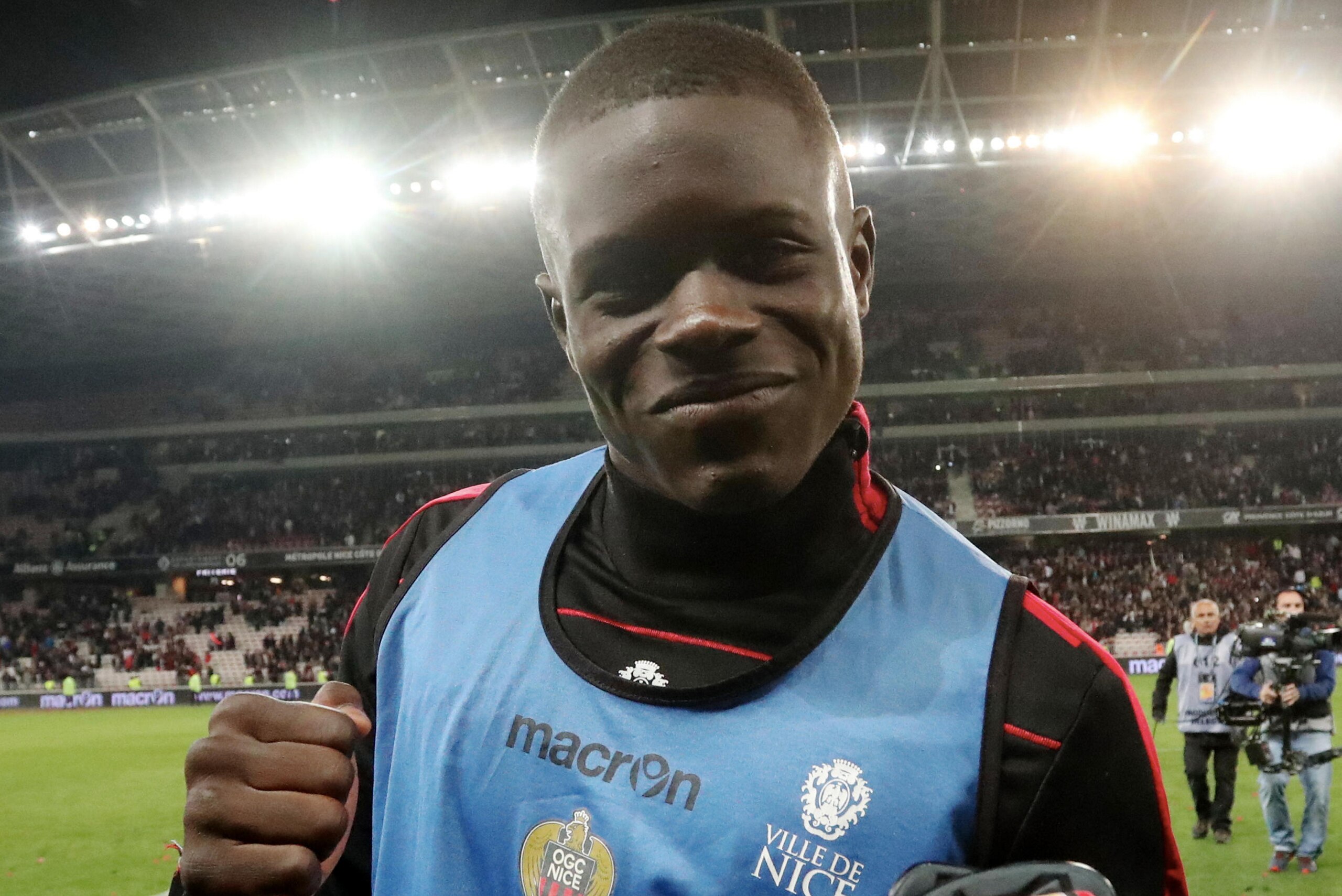 NICE, FRANCE - APRIL 30: Malang Sarr of OGC Nice celebrates the victory after the French Ligue 1 match between OGC Nice and Paris Saint-Germain at Allianz Arena on April 30, 2017 in Nice, France. (Photo by Xavier Laine/Getty Images)