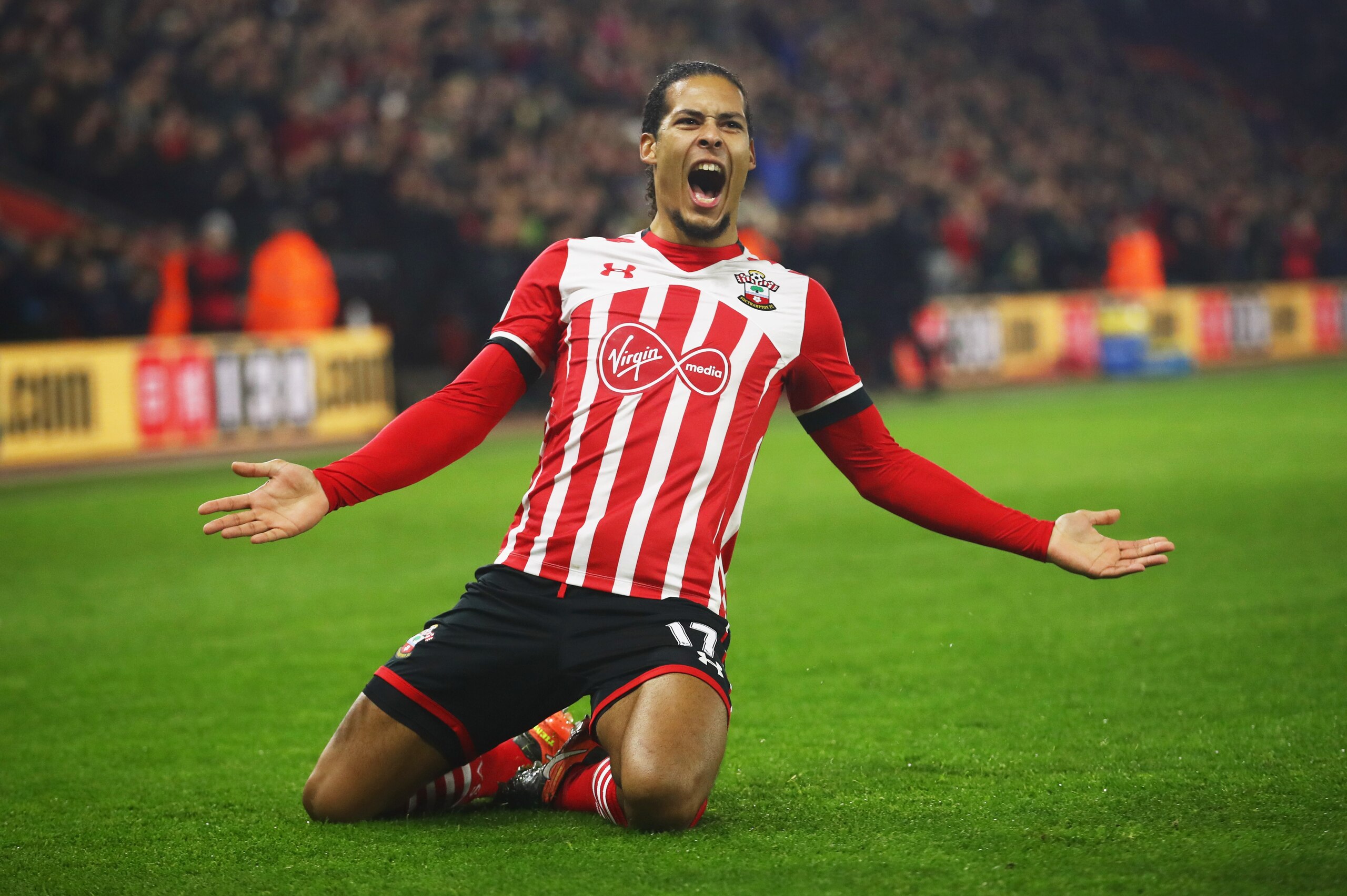 SOUTHAMPTON, ENGLAND - DECEMBER 28:  Virgil van Dijk of Southampton celebrates as he scores their first goal during the Premier League match between Southampton and Tottenham Hotspur at St Mary's Stadium on December 28, 2016 in Southampton, England.  (Pho