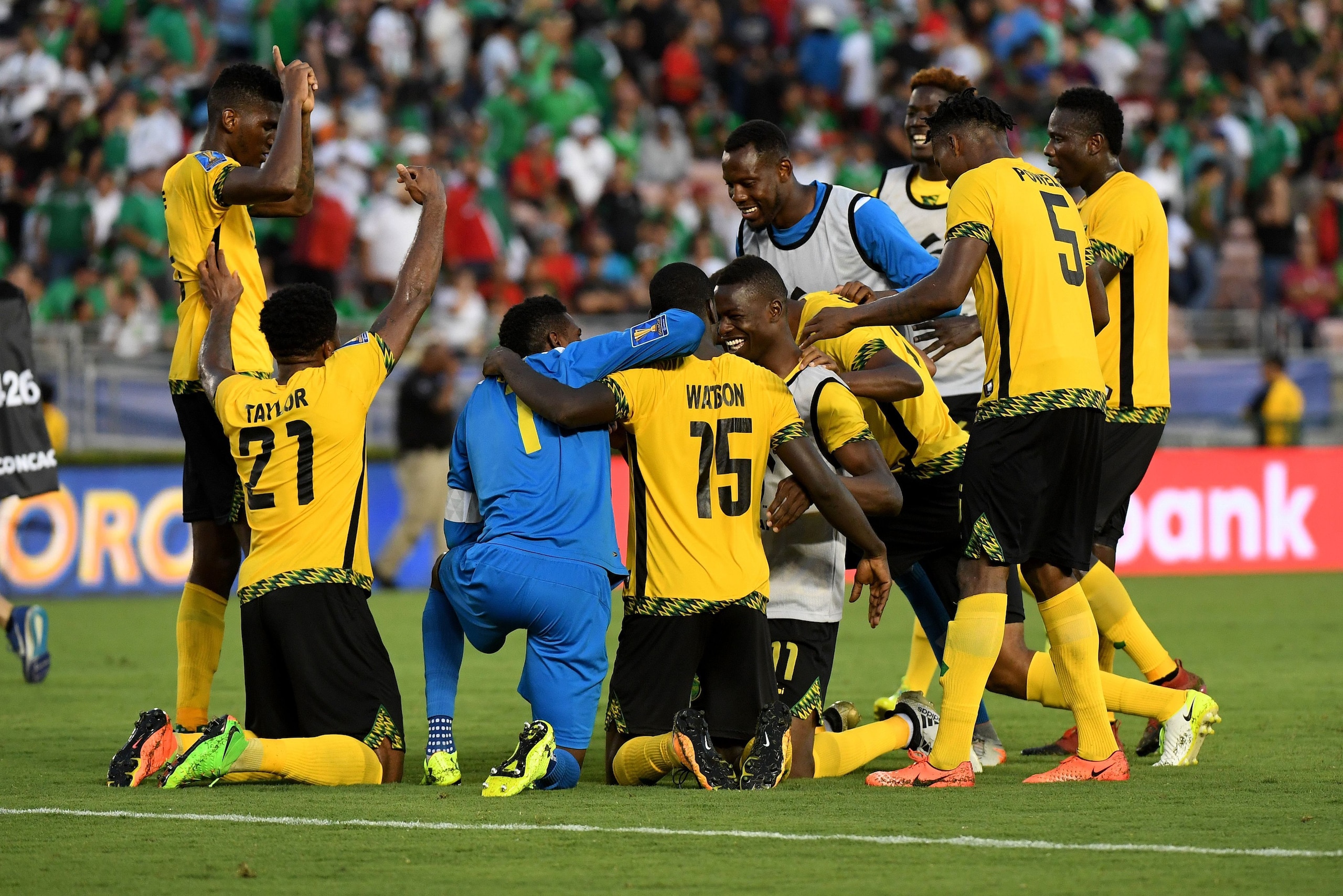 Jamaica's players celebrate after defeating Mexico 1-0 in their semi-final game during the 2017 CONCACAF Gold Cup at the Rose Bowl Stadium in Pasadena, California on July 23, 2017. / AFP PHOTO / Mark RALSTON        (Photo credit should read MARK RALSTON/A