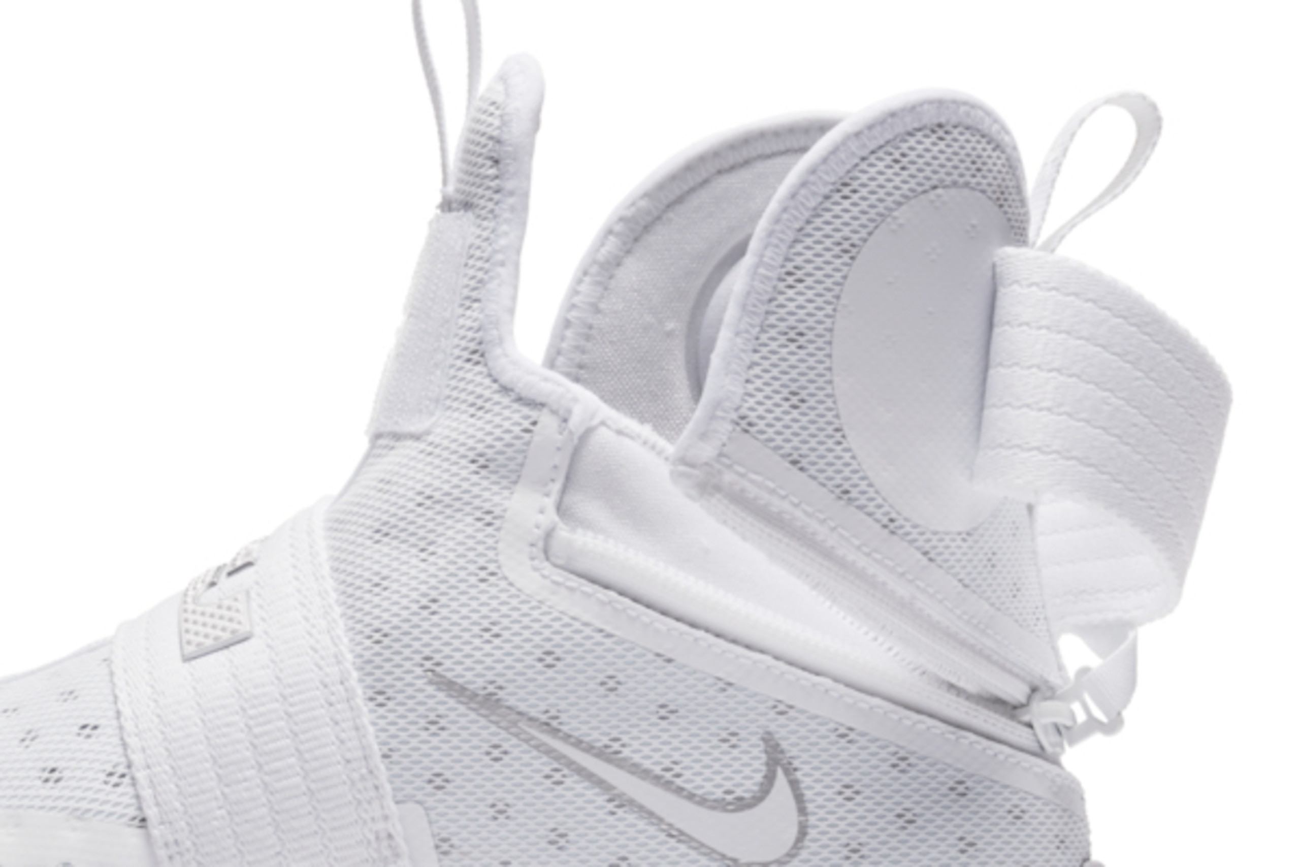 The revamped entry system of the LeBron Soldier X FlyEase.