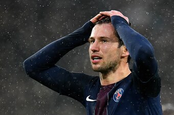 Paris Saint-Germain's polish defender Grzegorz Krychowiak reacts after missing a shot  during the French L1 football match between Paris Saint-Germain and Nancy at the Parc des Princes stadium, in Paris on March 4, 2017. / AFP PHOTO / FRANCK FIFE        (