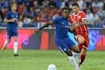 Chelsea's Jakes Clarke-Salter (L) and Bayern Munich's James Rodriguez (R) vie for the ball during the International Champions Cup football match between Chelsea and Bayern Munich in Singapore on July 25, 2017.  / AFP PHOTO / ROSLAN RAHMAN        (Photo cr