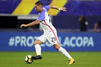 ARLINGTON, TX - JULY 22:  Clint Dempsey #28 of United States controls the ball against Costa Rica during the 2017 CONCACAF Gold Cup Semifinal at AT&T Stadium on July 22, 2017 in Arlington, Texas.  (Photo by Tom Pennington/Getty Images)