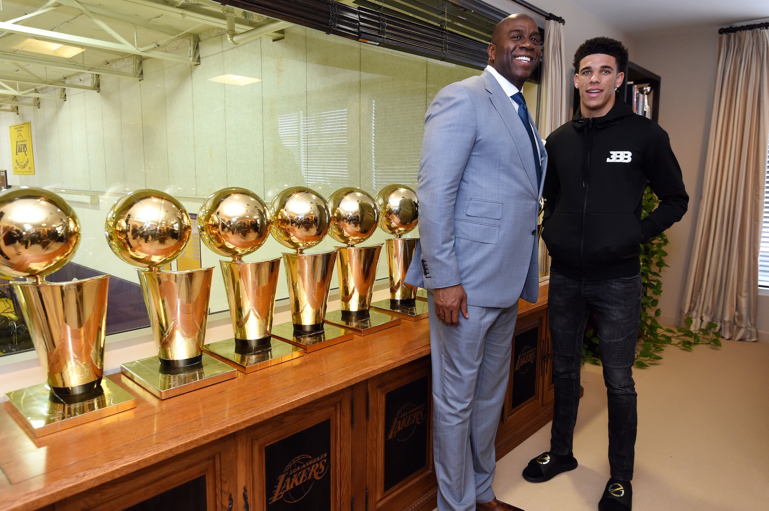 EL SEGUEDO, CA- JUNE 23: Lonzo Ball #2 of the Los Angeles Lakers poses for a picture with President of Basketball Operation of the Los Angeles Lakers Magic Johnson following a press conference to introduce Los Angeles Lakers 2017 NBA Draft picks in El Seg