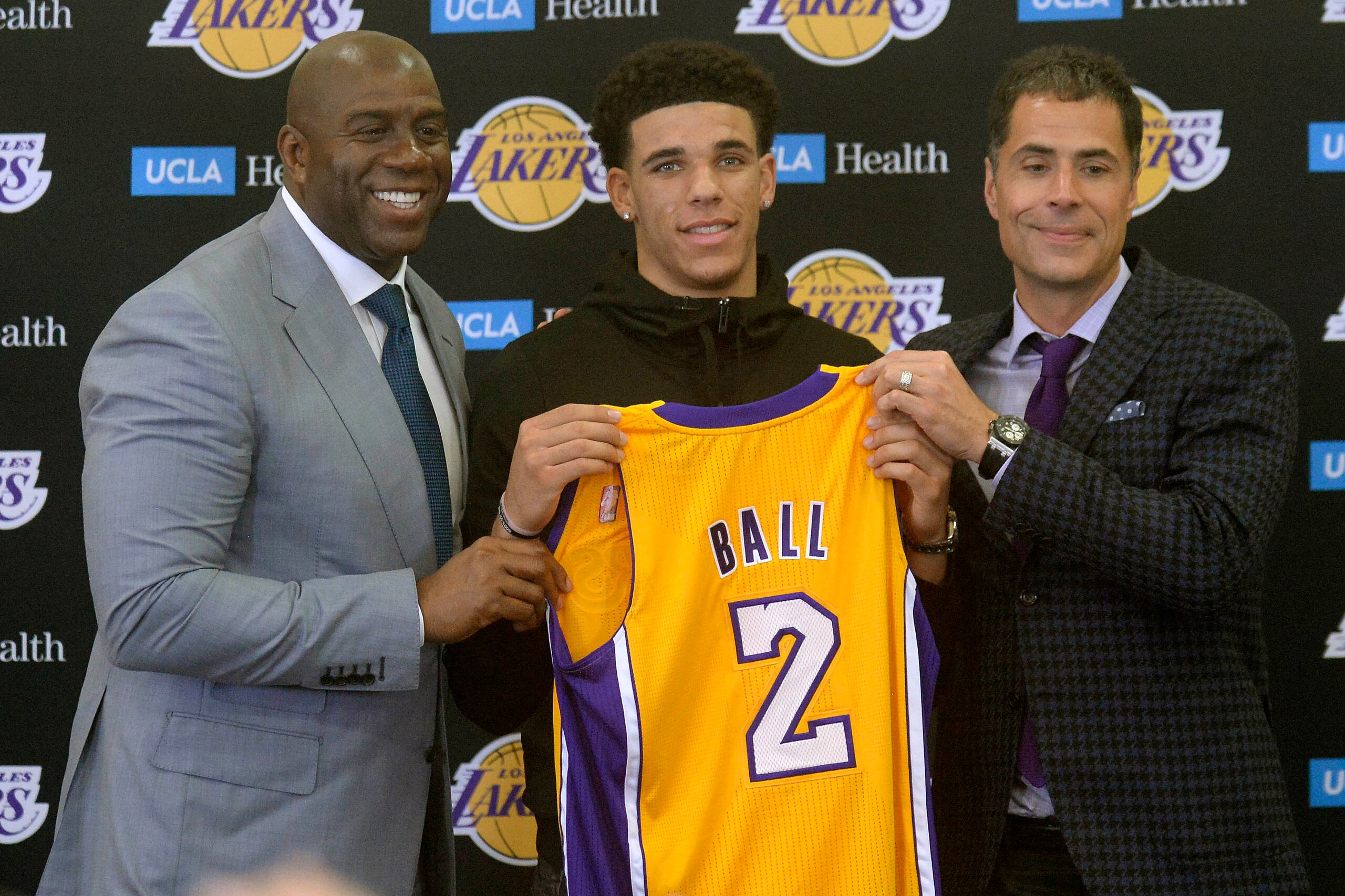 June 23, 2017; Los Angeles, CA, USA;  Newly drafted Los Angeles Lakers player Lonzo Ball (center) poses with basketball operations president Magic Johnson and general manager Rob Pelinka during his introductory press conference at Toyota Sports Center. Ma