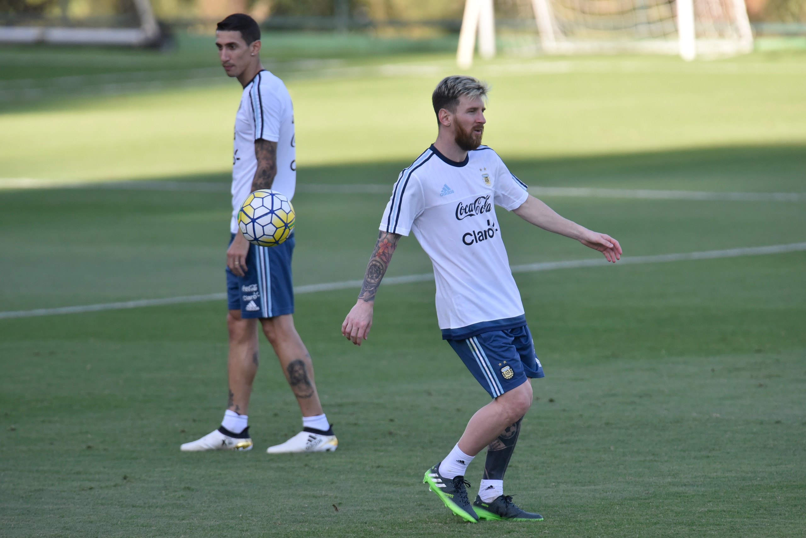 Argentina's Lionel Messi (R) and Angel di Maria attend a training session of the national foorball team at the Atletico MG Training Centre in Vespasiano, Minas Gerais, Brazil, on November 8, 2016 ahead of their 2018 World Cup qualifier match against Brazi