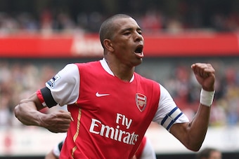 London, UNITED KINGDOM: Arsenal's Brazilian captain Gilberto Silva  celebrates scoring his side's third goal from the penalty spot,  during the English Premiership match between Arsenal and Fulham, at the Emirates Stadium, London 29 April  2007. AFP PHOTO