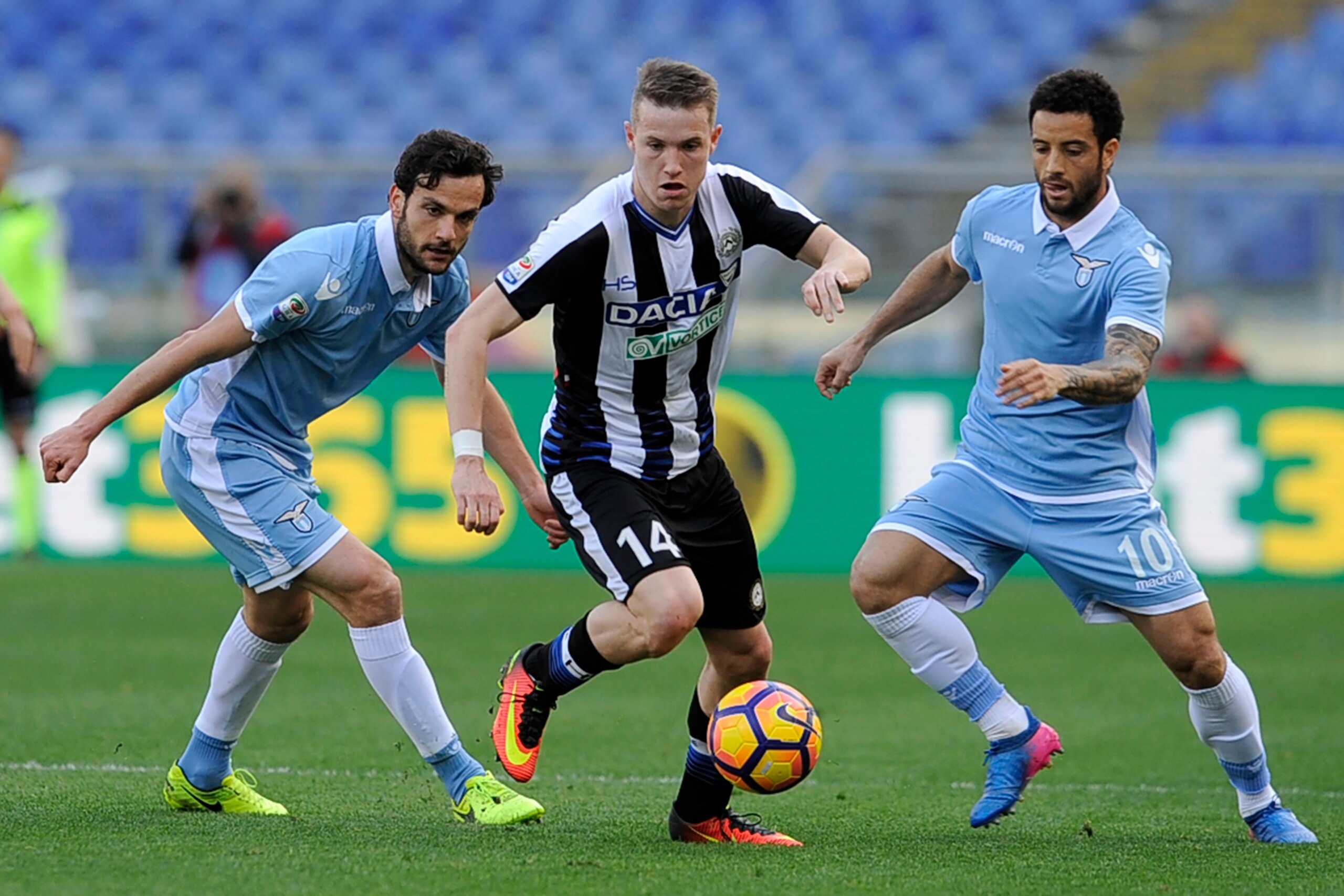 ROME, ROMA - FEBRUARY 26:  Marco Parolo and Felipe Anderson of SS Lazio compete for the ball with Jakub Jankto of Udinese Calcio during the Serie A match between SS Lazio and Udinese Calcio at Stadio Olimpico on February 26, 2017 in Rome, Italy.  (Photo b
