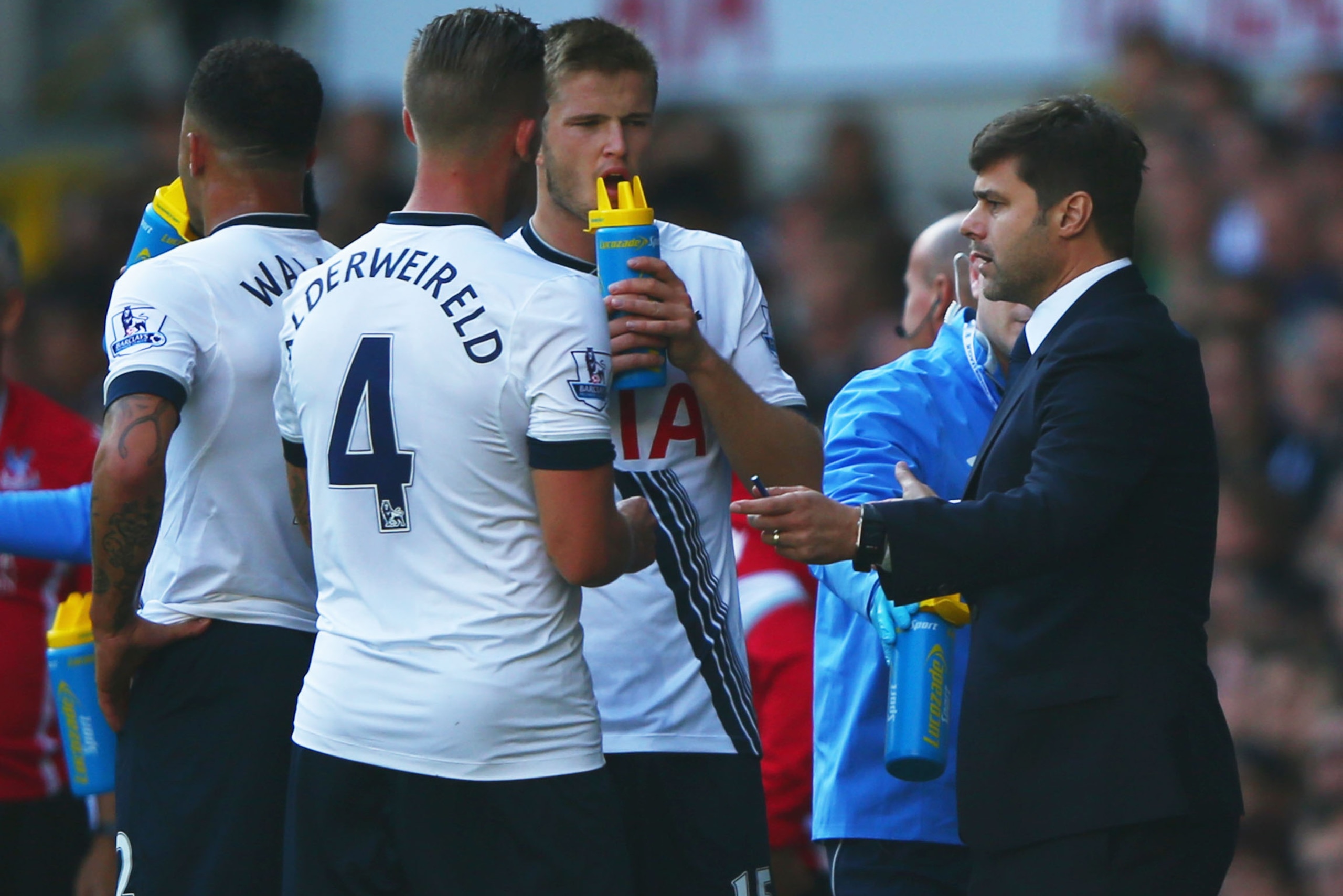 LONDON, ENGLAND - SEPTEMBER 20:  Mauricio Pochettino manager of Tottenham Hotspur (R) speaks to Eric Dier and Toby Alderweireld of Tottenham Hotspur as they take a drink during the Barclays Premier League match between Tottenham Hotspur and Crystal Palace