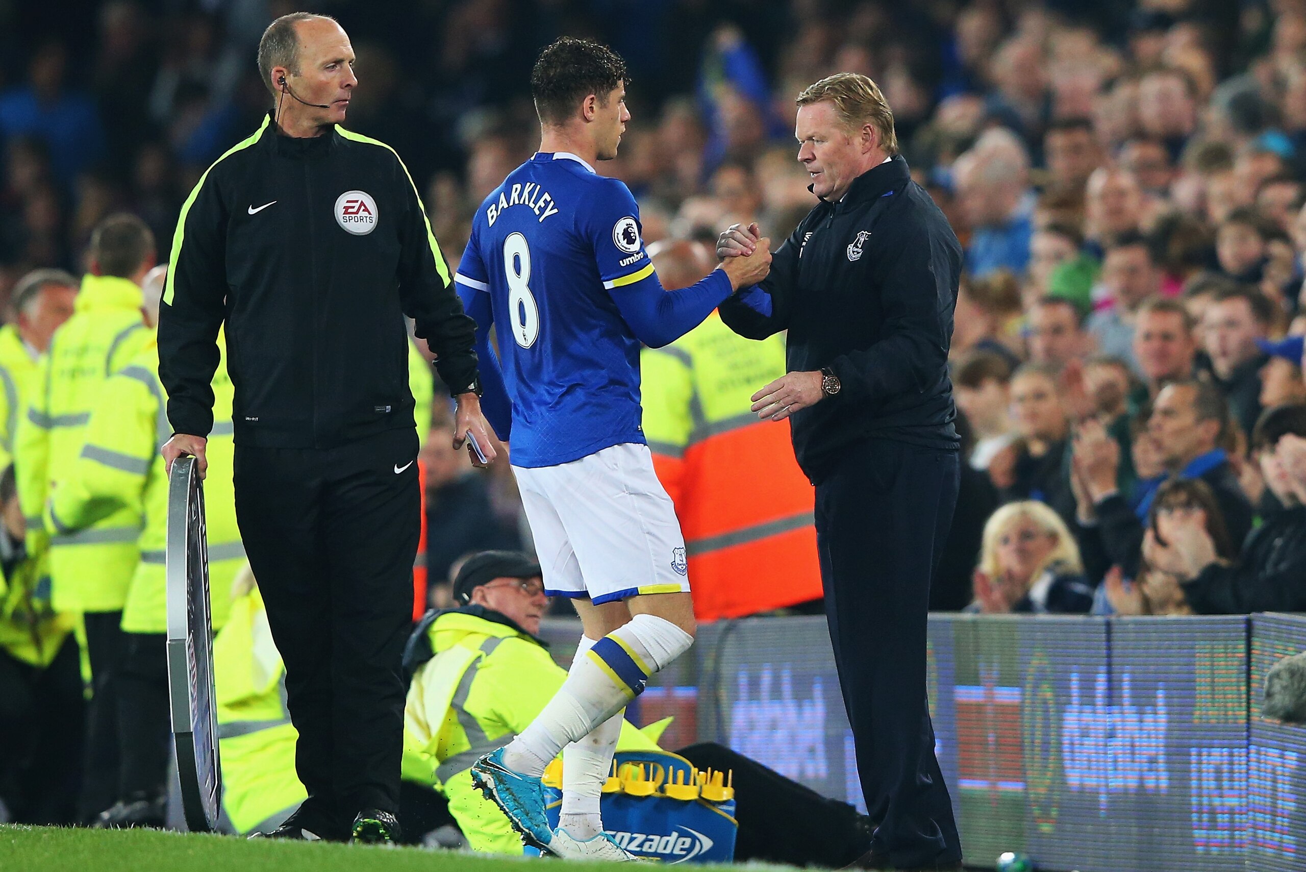 LIVERPOOL, ENGLAND - MAY 12: Ross Barkley of Everton shakes hands with Ronald Koeman, Manager of Everton as he is subbed off during the Premier League match between Everton and Watford at Goodison Park on May 12, 2017 in Liverpool, England.  (Photo by Ale