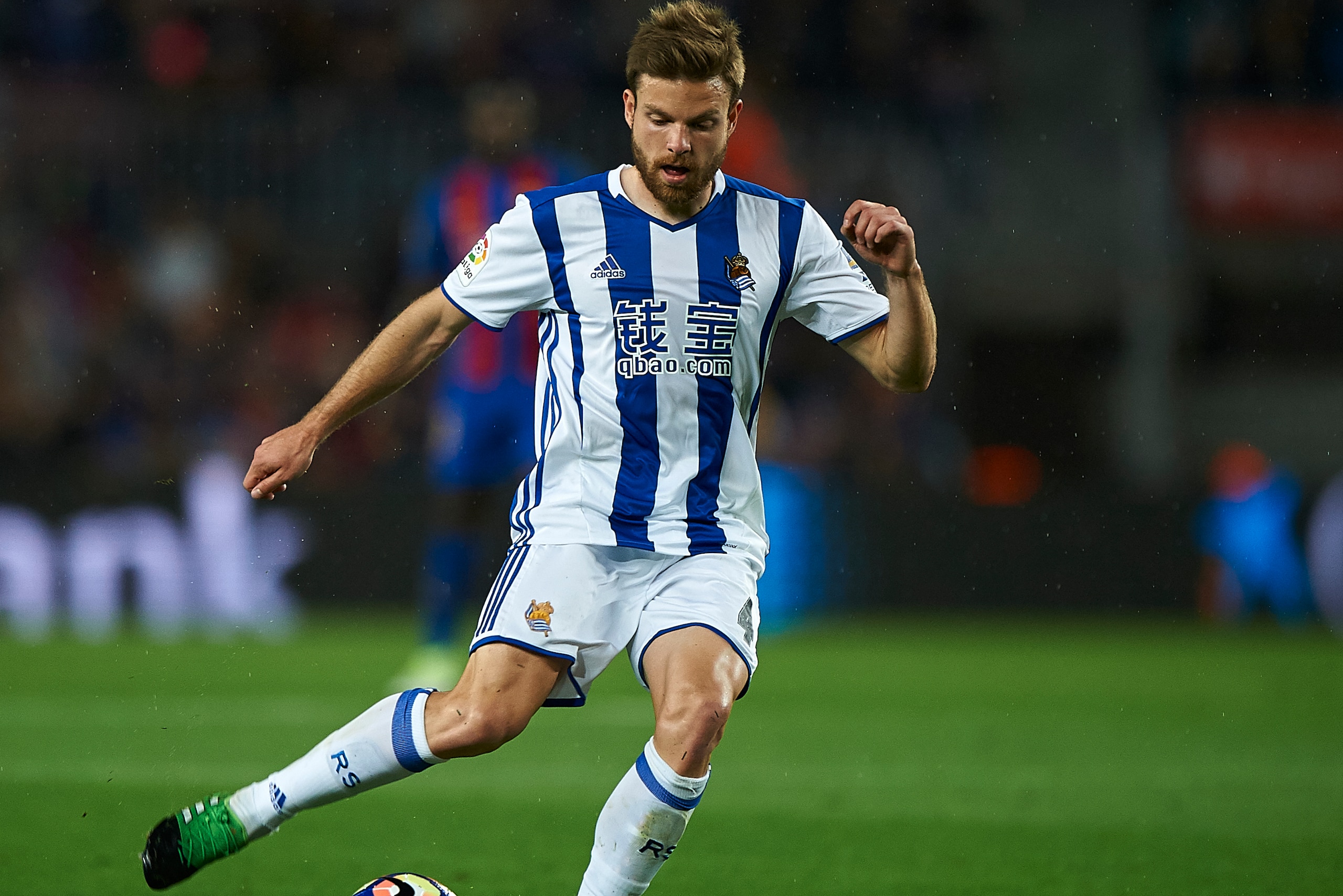 BARCELONA, SPAIN - APRIL 15:  Asier Illarramendi of Real Sociedad in action during the La Liga match between FC Barcelona and Real Sociedad de Futbol at Camp Nou Stadium on April 15, 2017 in Barcelona, Spain.  (Photo by fotopress/Getty Images)