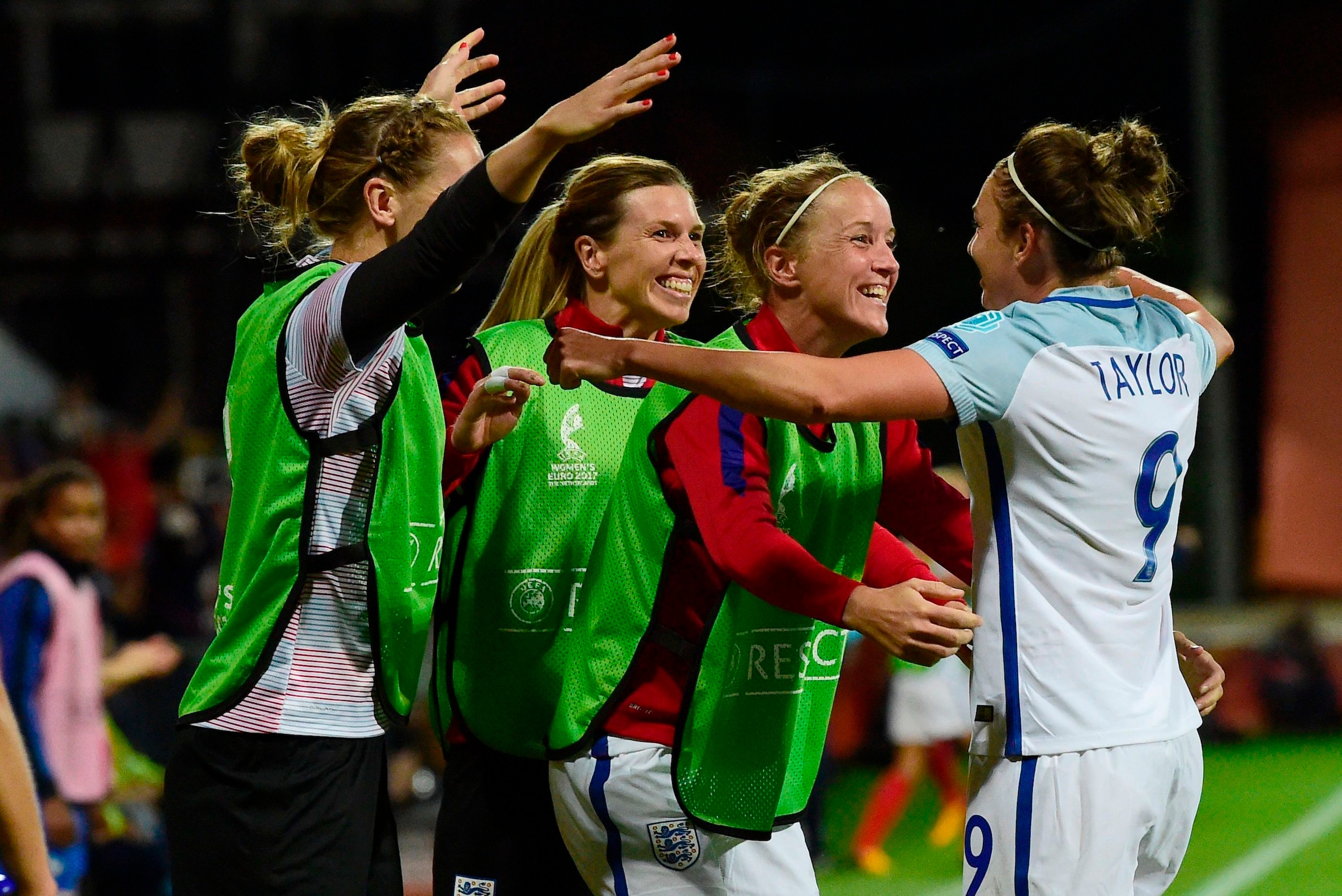 England's forward Jodie Taylor (R) celebrates with teammates after scoring a goal  during  the  UEFA Women's Euro 2017 tournament quarter-final football match between England and France at Stadium De Adelaarshorst in Deventer, on July 30, 2017. / AFP PHOT