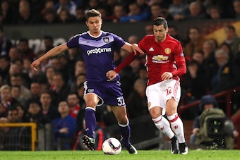 MANCHESTER, ENGLAND - APRIL 20:  Leander Dendoncker of Anderlecht competes with Henrikh Mkhitaryan of Manchester United during the UEFA Europa League quarter final second leg match between Manchester United and RSC Anderlecht at Old Trafford on March 20, 