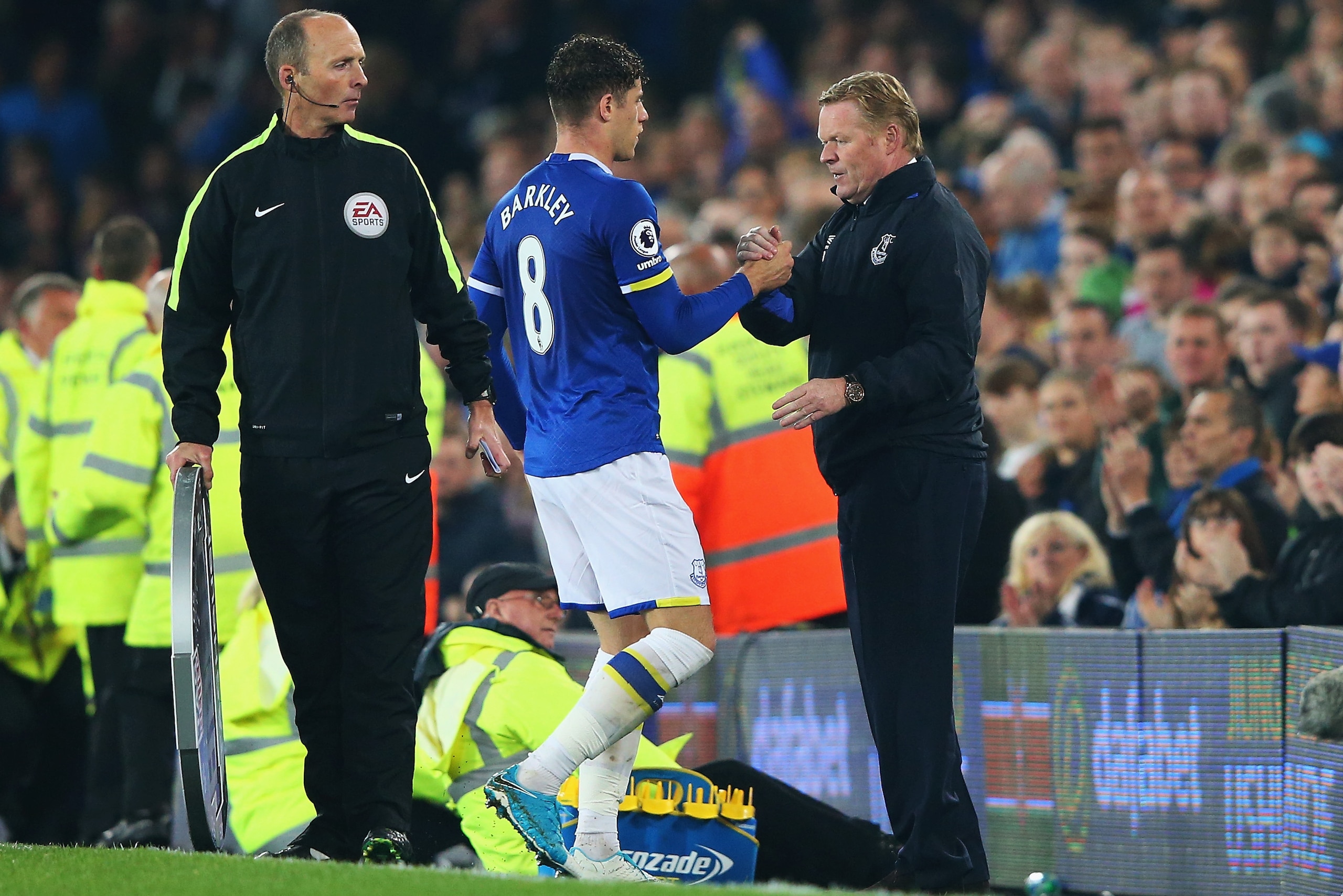 LIVERPOOL, ENGLAND - MAY 12: Ross Barkley of Everton shakes hands with Ronald Koeman, Manager of Everton as he is subbed off during the Premier League match between Everton and Watford at Goodison Park on May 12, 2017 in Liverpool, England.  (Photo by Ale