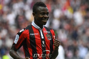 Nice's Ivorian midfielder Jean Michael Seri celebrates after scoring a goal during the French L1 Football match between OGC Nice and AS Nancy Lorraine at the Allianz Riviera Stadium, in Nice, on April 15, 2017. / AFP PHOTO / Yann COATSALIOU        (Photo 