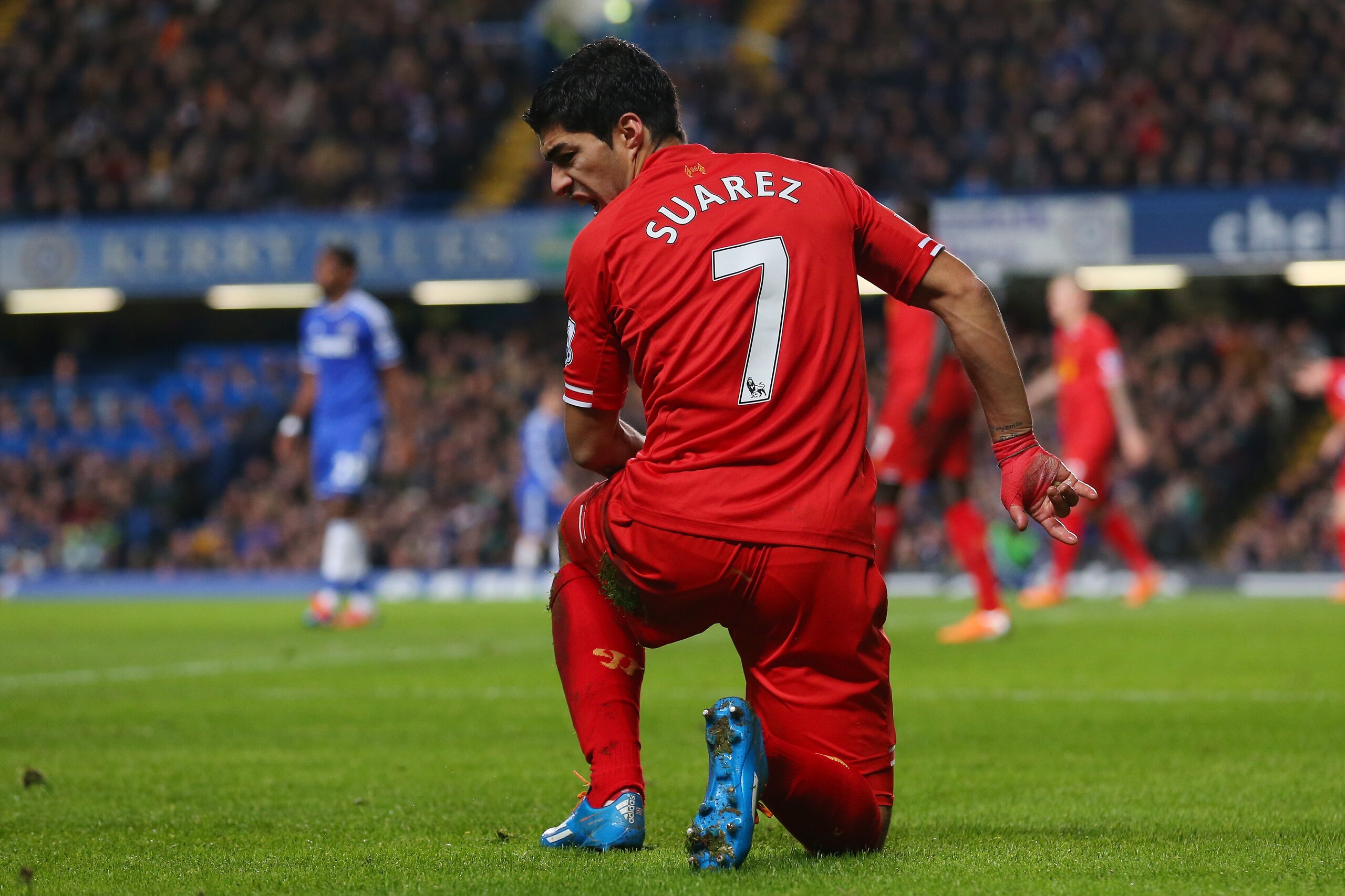 LONDON, ENGLAND - DECEMBER 29:  Luis Suarez of Liverpool reacts during the Barclays Premier League match between Chelsea and Liverpool at Stamford Bridge on December 29, 2013 in London, England.  (Photo by Julian Finney/Getty Images)