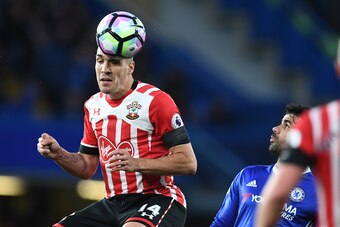 Southampton's Sepanish midfielder Oriol Romeu wins a header during the English Premier League football match between Chelsea and Southampton at Stamford Bridge in London on April 25, 2017. / AFP PHOTO / Justin TALLIS / RESTRICTED TO EDITORIAL USE. No use 