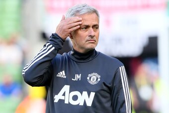 Manchester United's Portuguese manager Jose Mourinho gestures before the pre-season friendly game between Manchester United and Sampdoria at the Aviva stadium in Dublin on August 2, 2017. / AFP PHOTO / Paul FAITH        (Photo credit should read PAUL FAIT
