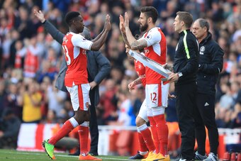 LONDON, ENGLAND - MAY 07: Olivier Giroud of Arsenal comes on for Danny Welbeck of Arsenal during the Premier League match between Arsenal and Manchester United at the Emirates Stadium on May 7, 2017 in London, England.  (Photo by Richard Heathcote/Getty I