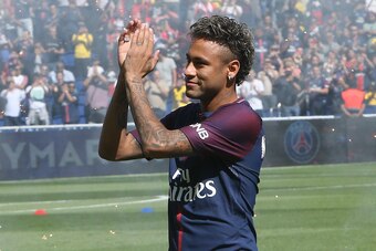 PARIS, FRANCE - AUGUST 5: Neymar Jr of PSG is presented to the supporters before the French Ligue 1 match between Paris Saint Germain (PSG) and Amiens SC at Parc des Princes on August 5, 2017 in Paris, . (Photo by Jean Catuffe/Getty Images)