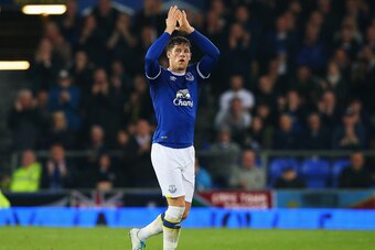 LIVERPOOL, ENGLAND - MAY 12:  Ross Barkley of Everton shows appreciation to the fans as he is subbed off during the Premier League match between Everton and Watford at Goodison Park on May 12, 2017 in Liverpool, England.  (Photo by Alex Livesey/Getty Imag