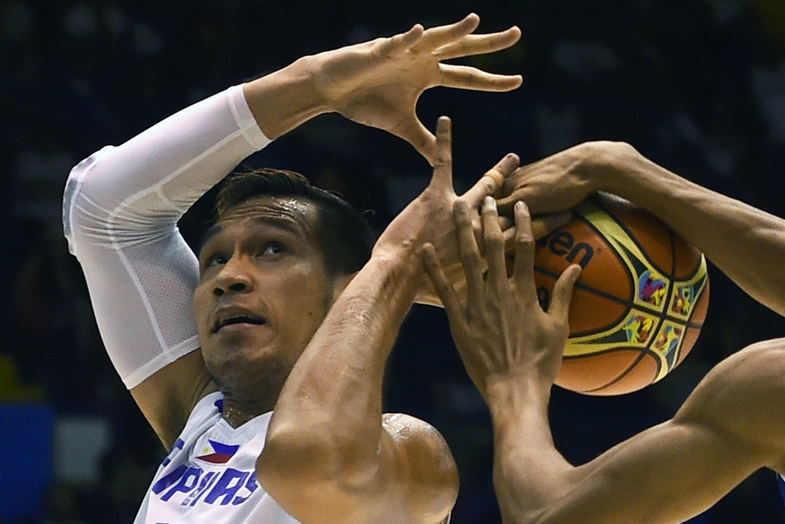 Philippines' centre June Mar Fajardo (L) vies with Greece's forward Giannis Antetokounmpo (R) during the 2014 FIBA World basketball championships group B match Philippines vs Greece at the Palacio Municipal de Deportes in Sevilla on August 31, 2014.   AFP