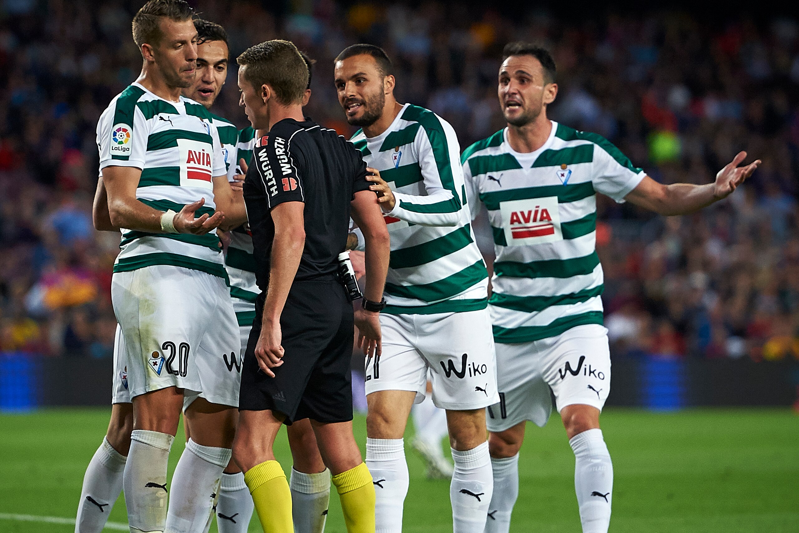 BARCELONA, SPAIN - MAY 21:  Players of Eibar argues with referee during the La Liga match between FC Barcelona and SD Eibar at Camp Nou Stadium on May 21, 2017 in Barcelona, Spain.  (Photo by fotopress/Getty Images)
