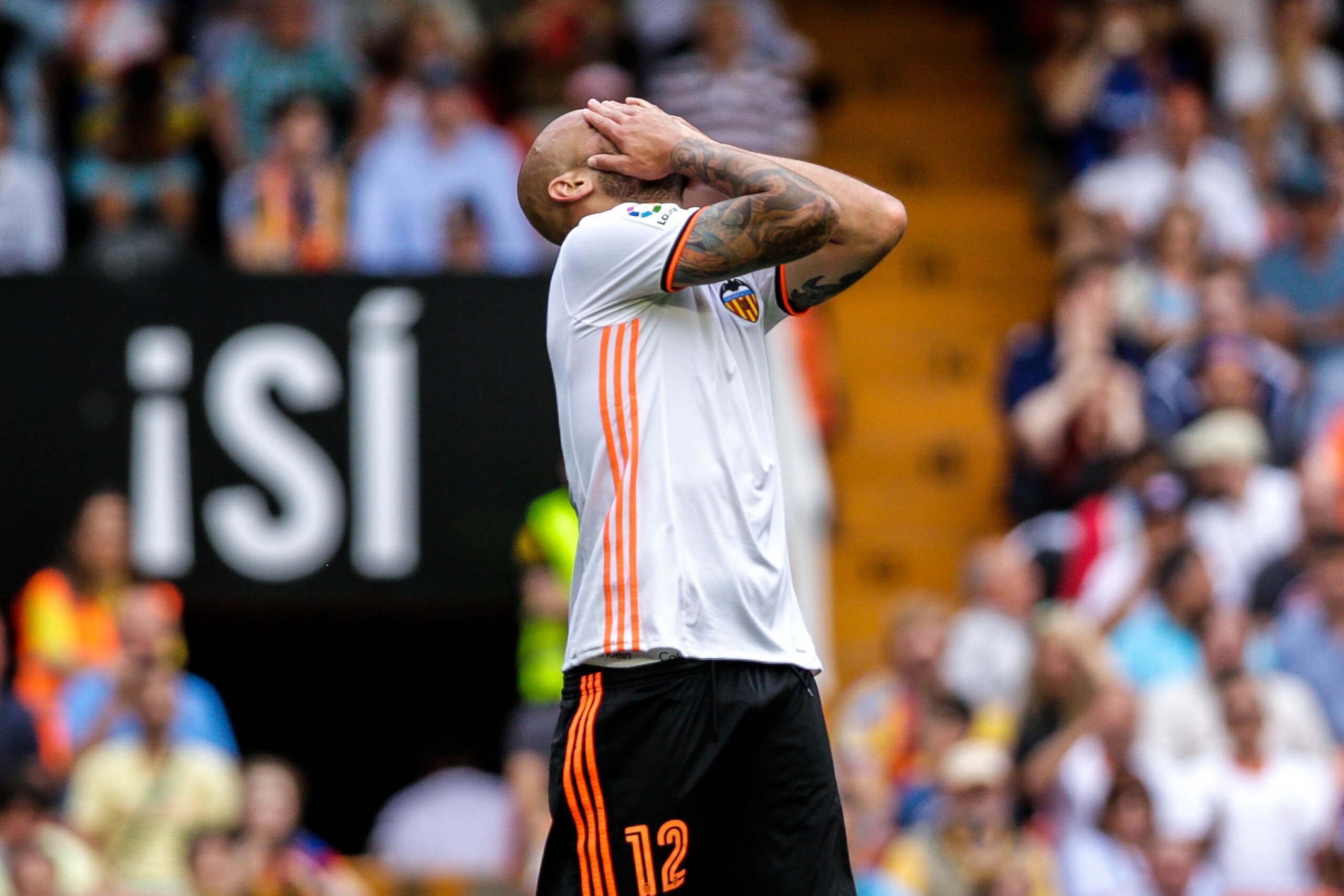 Valencia's Italian forward Simone Zaza gestures during the Spanish League football match Valencia CF vs Villarreal CF at the Mestalla stadium in Valencia on May 21, 2017. / AFP PHOTO / BIEL ALINO        (Photo credit should read BIEL ALINO/AFP/Getty Image