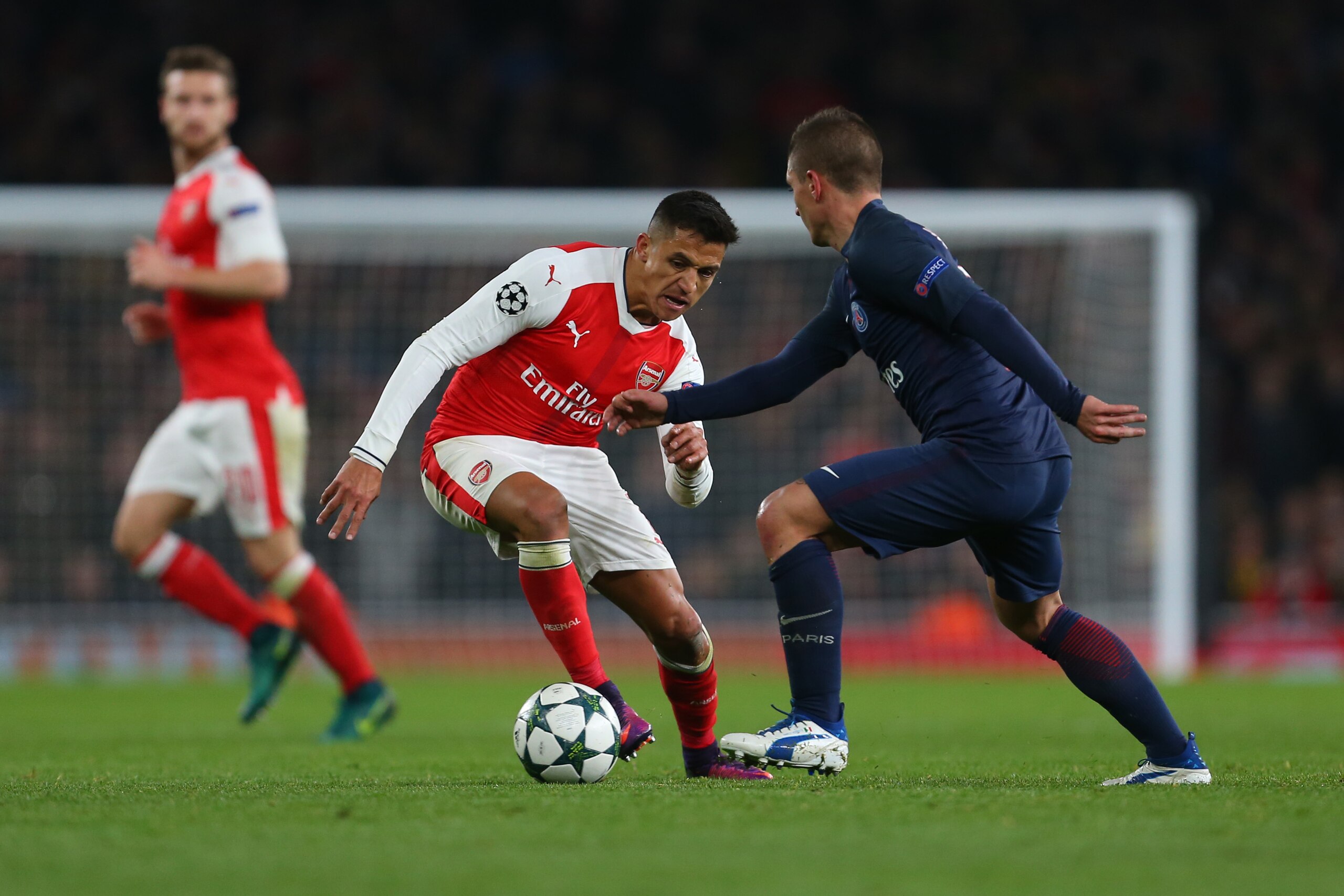 LONDON, ENGLAND - NOVEMBER 23: Alexis Sanchez of Arsenal during the UEFA Champions League match between Arsenal FC and Paris Saint-Germain at Emirates Stadium on November 23, 2016 in London, England. (Photo by Catherine Ivill - AMA/Getty Images)