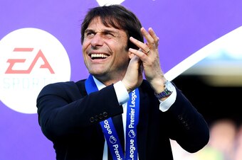 LONDON, ENGLAND - MAY 21: Chelsea manager Antonio Conte applauds the supporters following the Premier League match between Chelsea and Sunderland at Stamford Bridge on May 21, 2017 in London, England. (Photo by Chris Brunskill Ltd/Getty Images)