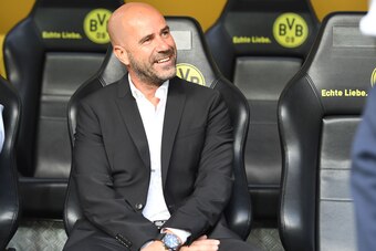 Dortmund's Dutch head coach Peter Bosz is pictured prior to the German Supercup football match final between Borussia Dortmund vs Bayern Munich in Dortmund, western Germany, on August 5, 2017. / AFP PHOTO / PATRIK STOLLARZ / RESTRICTIONS: ACCORDING TO DFB