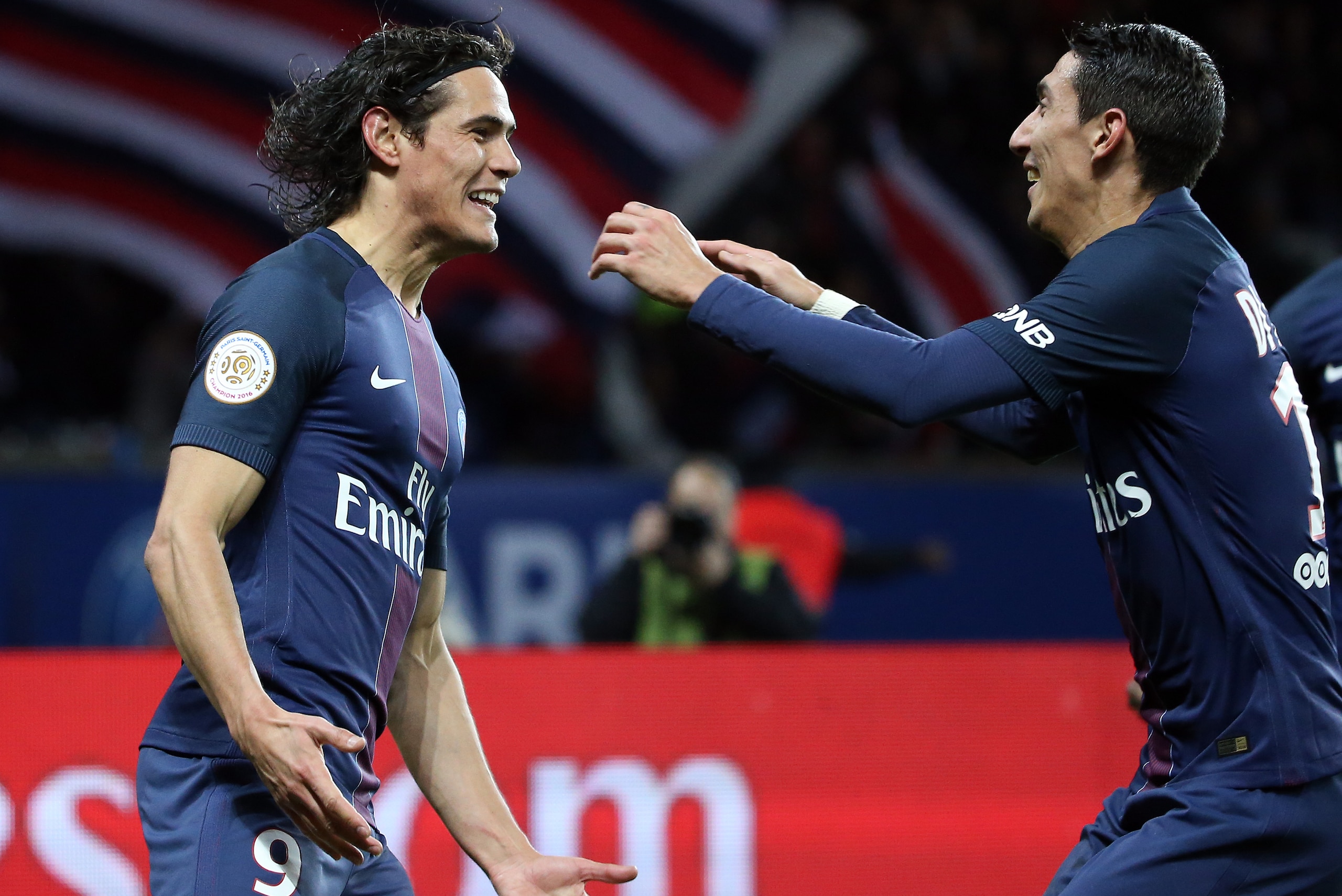 PARIS, FRANCE - FEBRUARY 7: Edinson Cavani of PSG celebrates his goal with Angel Di Maria during the French Ligue 1 match between Paris Saint-Germain (PSG) and Lille OSC (LOSC) at Parc des Princes stadium on February 7, 2017 in Paris, France. (Photo by Je