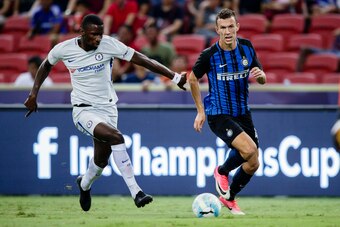 SINGAPORE, SINGAPORE - JULY 29: FC Internazionale Forward Ivan Perisic (R) fights for the ball with Chelsea Defender Antonio Rudiger (L) during the International Champions Cup 2017 match between FC Internazionale and Chelsea FC on July 29, 2017 in Singapo