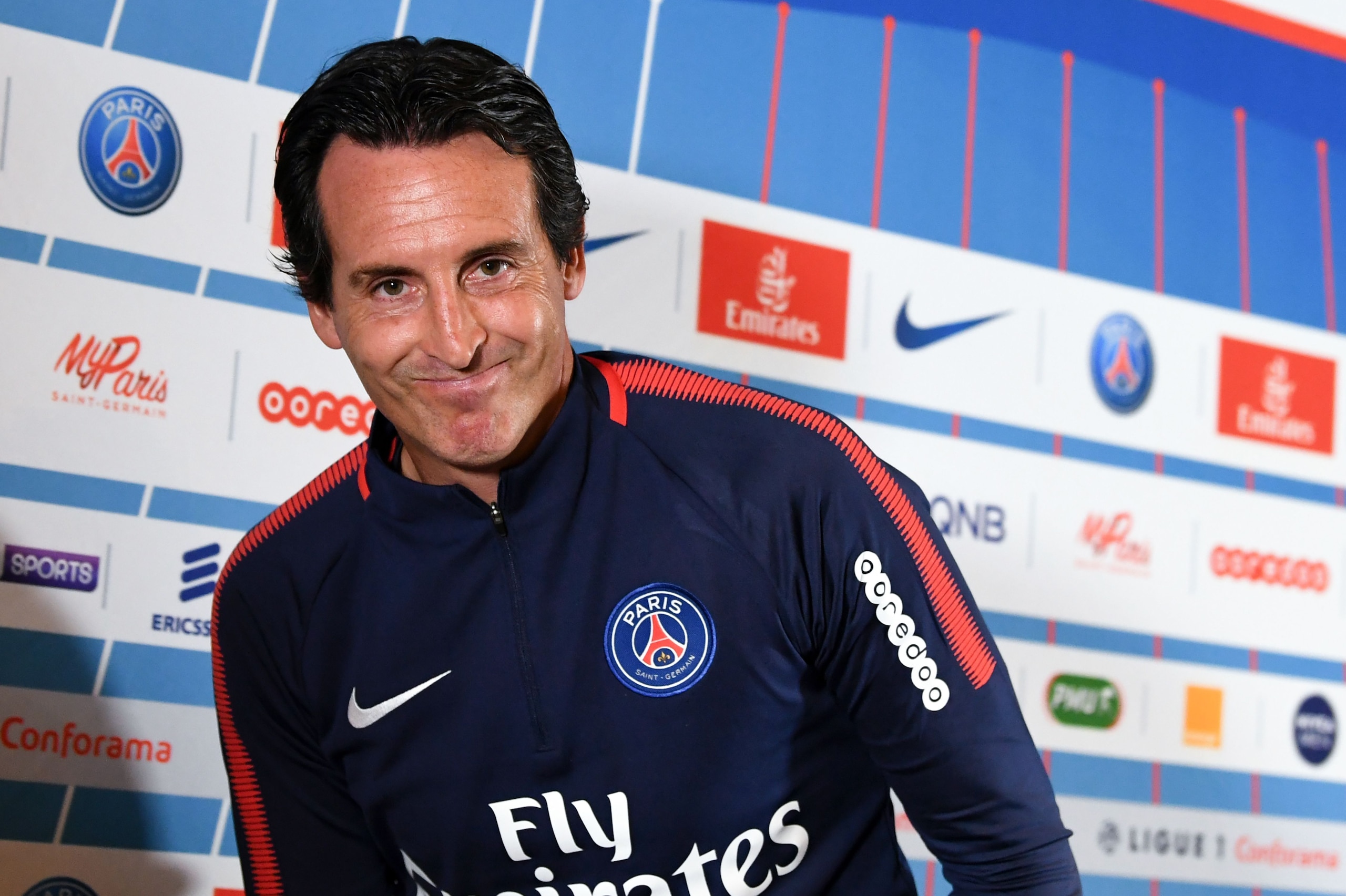 Paris Saint-Germain's (PSG) Spanish coach Unai Emery leaves after a press conference at the Oredoo training centre on August 11, 2017 in Saint-Germain-en-Laye, west of Paris.  / AFP PHOTO / ALAIN JOCARD        (Photo credit should read ALAIN JOCARD/AFP/Ge