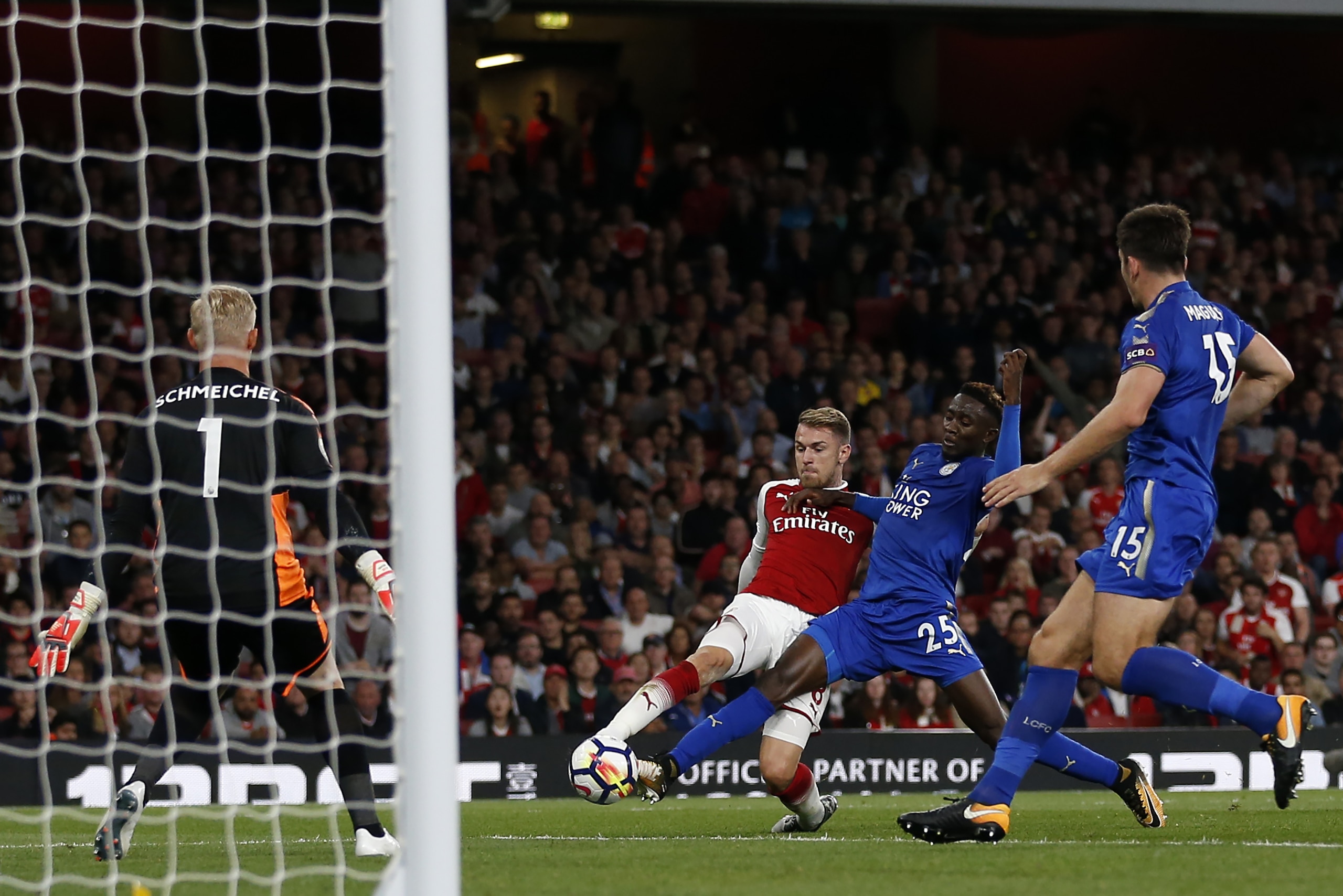 Arsenal's Welsh midfielder Aaron Ramsey (C) shoots to score Arsenal's third goal during the English Premier League football match between Arsenal and Leicester City at the Emirates Stadium in London on August 11, 2017.
Arsenal won the game 4-3. / AFP PHOT