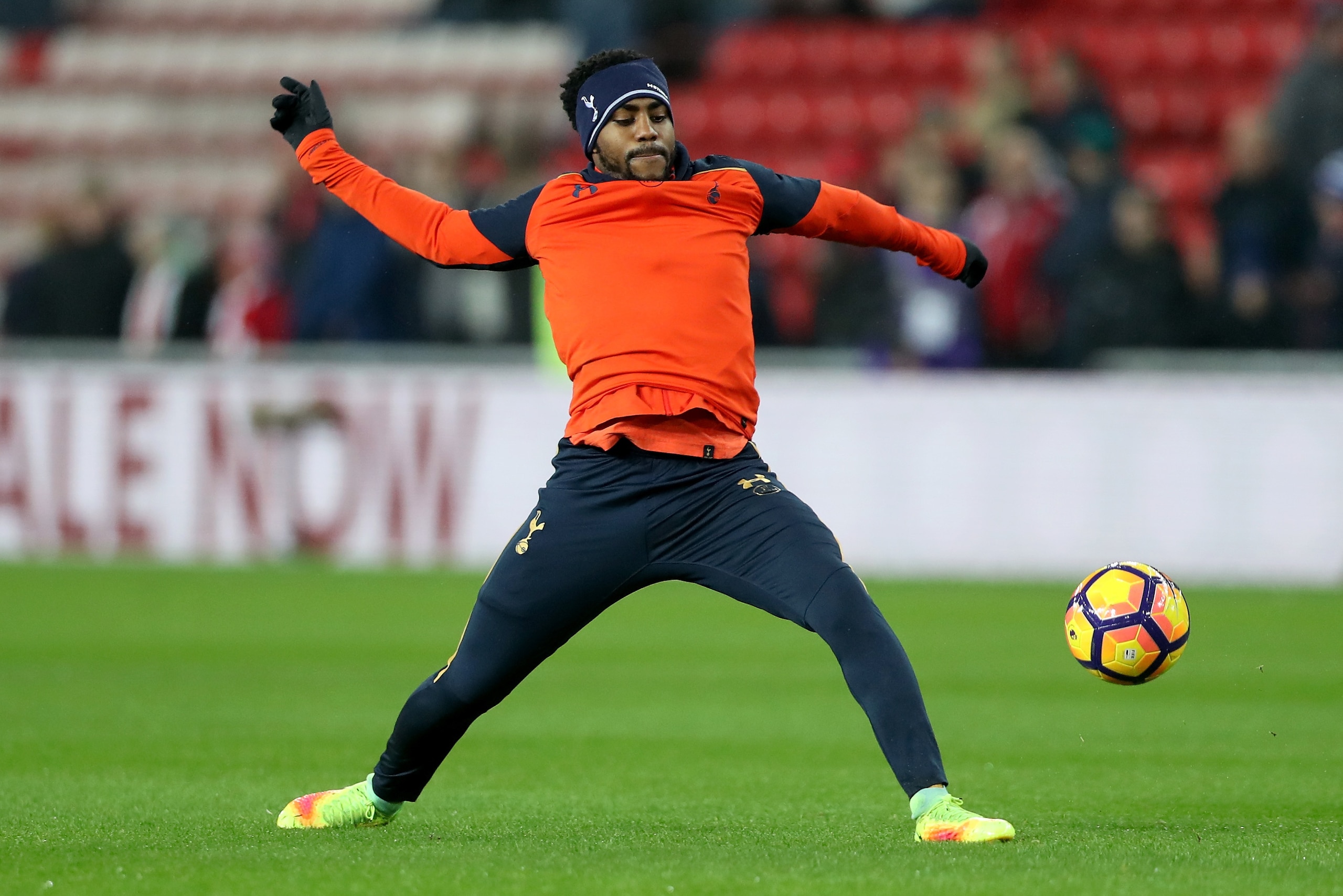 SUNDERLAND, ENGLAND - JANUARY 31:  Danny Rose of Tottenham Hotspur warms up prior to the Premier League match between Sunderland and Tottenham Hotspur at Stadium of Light on January 31, 2017 in Sunderland, England.  (Photo by Ian MacNicol/Getty Images)