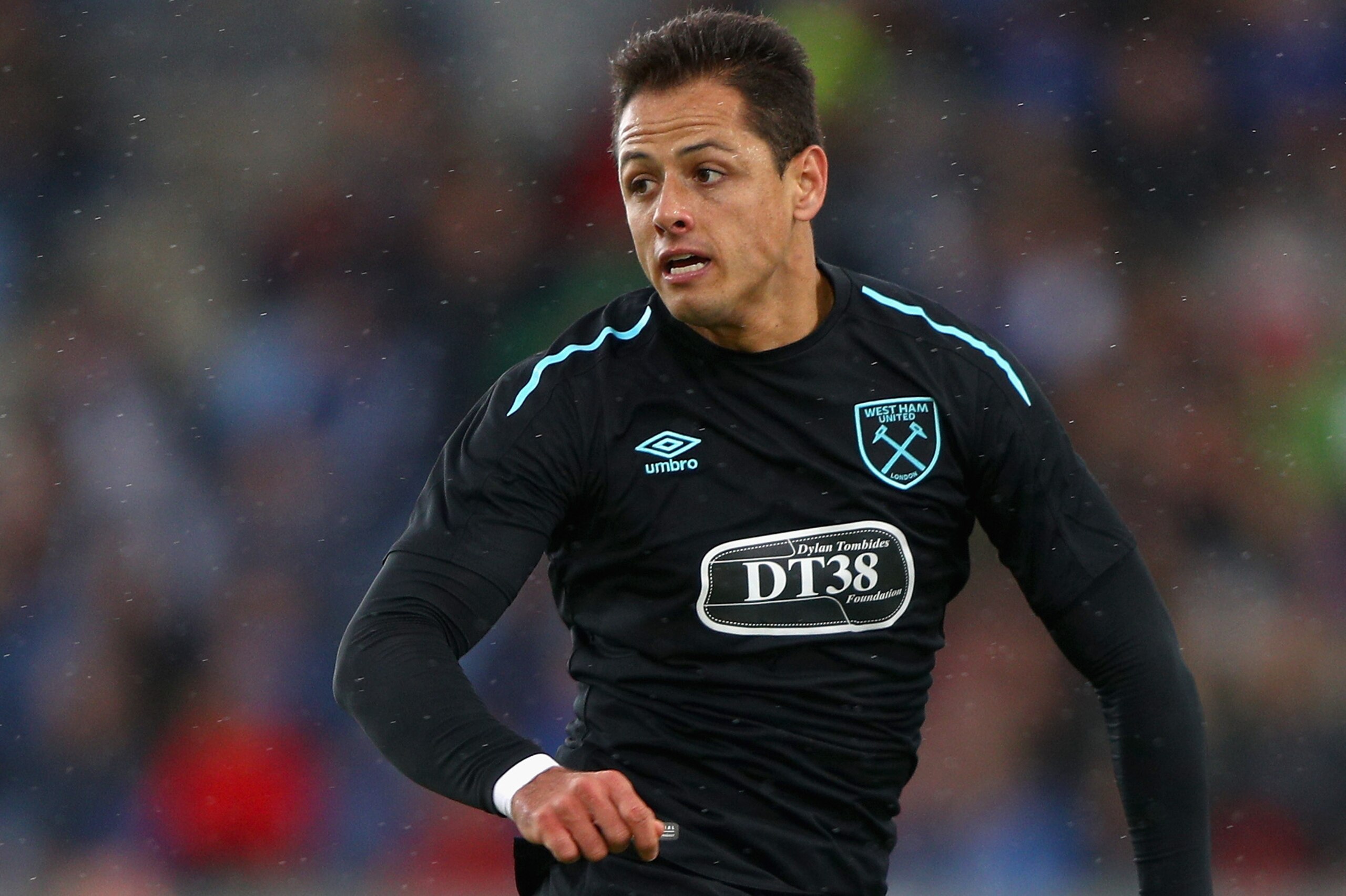 REYKJAVIK, ICELAND - AUGUST 04: Javier Hernandez of West Ham United in action during a Pre Season Friendly between Manchester City and West Ham United at the Laugardalsvollur stadium on August 4, 2017 in Reykjavik, Iceland.  (Photo by Ian Walton/Getty Ima
