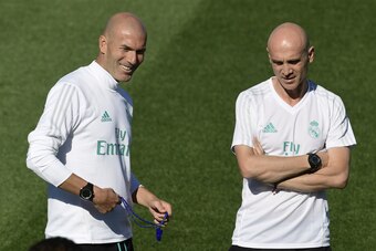 Real Madrid's French coach Zinedine Zidane (L) and his assistant David Bettoni take part in a training session at Real Madrid sport city in Madrid on August 12, 2017, on the eve of the Spanish SuperCup first leg football match Real Madrid CF vs FC Barcelo