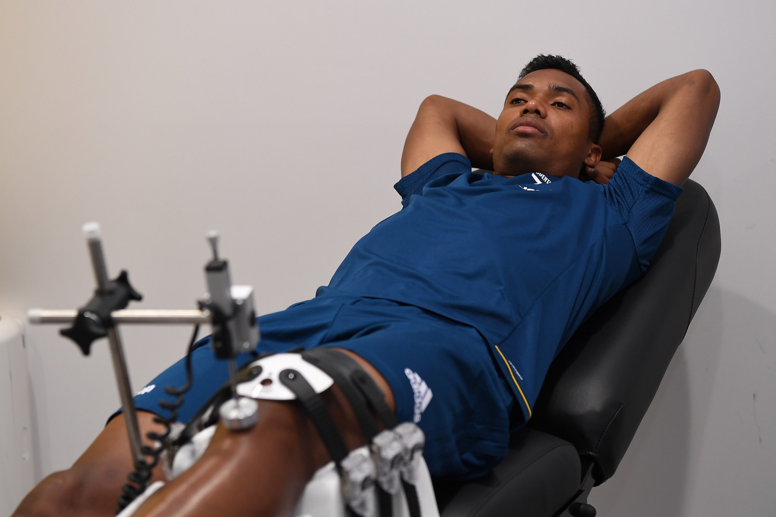 TURIN, ITALY - AUGUST 03:  Alex Sandro of Juventus undergoes medical tests at J medical on August 3, 2017 in Turin, Italy.  (Photo by Getty Images - Juventus FC/Getty Images)