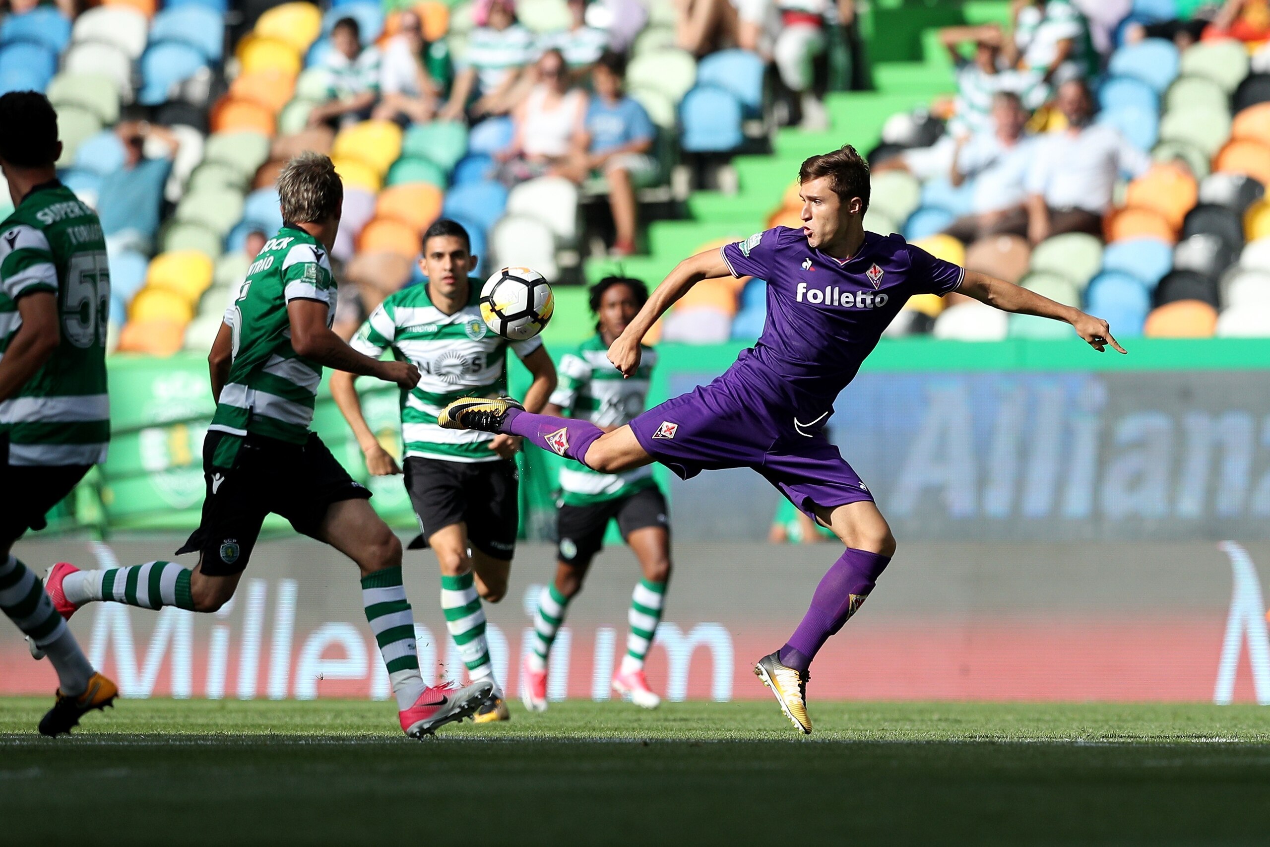 LISBON, PORTUGAL - JULY 29: Fiorentina forward Federico Chiesa from Italy during the Five Violins Trophy match between Sporting CP and AC Fiorentina at Estadio Jose Alvalade on July 29, 2017 in Lisbon, Portugal. (Photo by Carlos Rodrigues/Getty Images) LISBON, PORTUGAL - JULY 29: Fiorentina forward Federico Chiesa from Italy during the Five Violins Trophy match between Sporting CP and AC Fiorentina at Estadio Jose Alvalade on July 29, 2017 in Lisbon, Portugal. (Photo by Carlos Rodrigues/Getty Images)