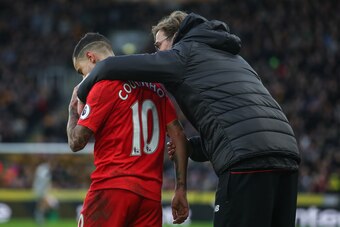 HULL, ENGLAND - FEBRUARY 04: Philippe Coutinho of Liverpool and Jurgen Klopp manager / head coach of Liverpool during the Premier League match between Hull City and Liverpool at KCOM Stadium on February 4, 2017 in Hull, England. (Photo by Robbie Jay Barra
